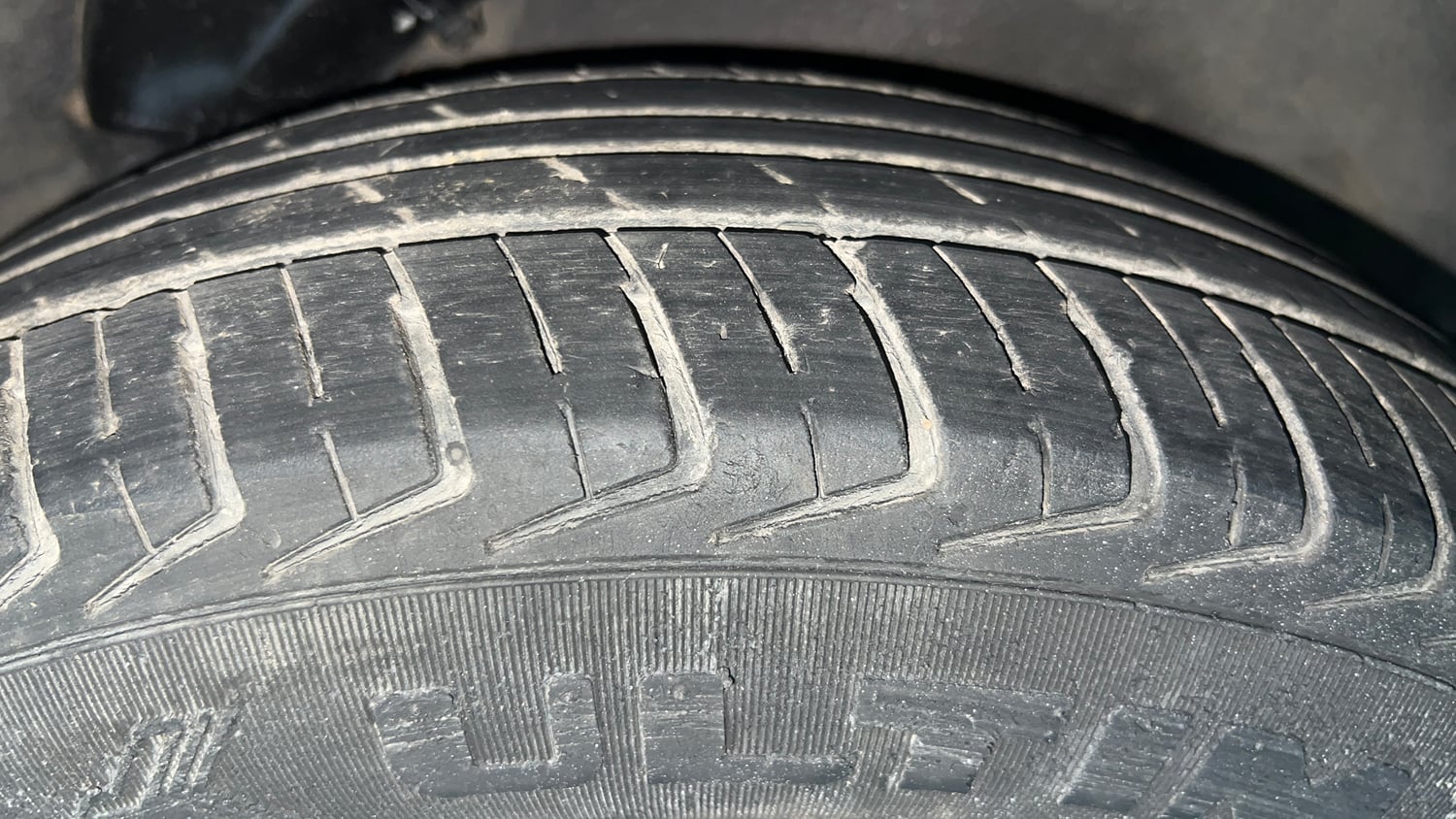 Used 2015 Hyundai i10 Magna 1.1 iRDE2 Petrol Manual tyres LEFT REAR TYRE TREAD VIEW