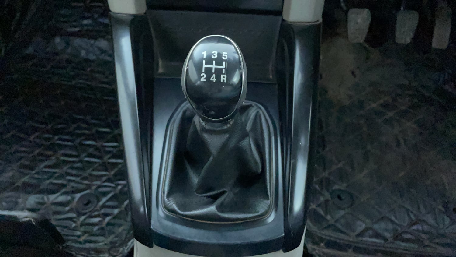 Used 2017 Ford EcoSport Trend+ 1.5L TDCi Diesel Manual interior GEAR  KNOB VIEW