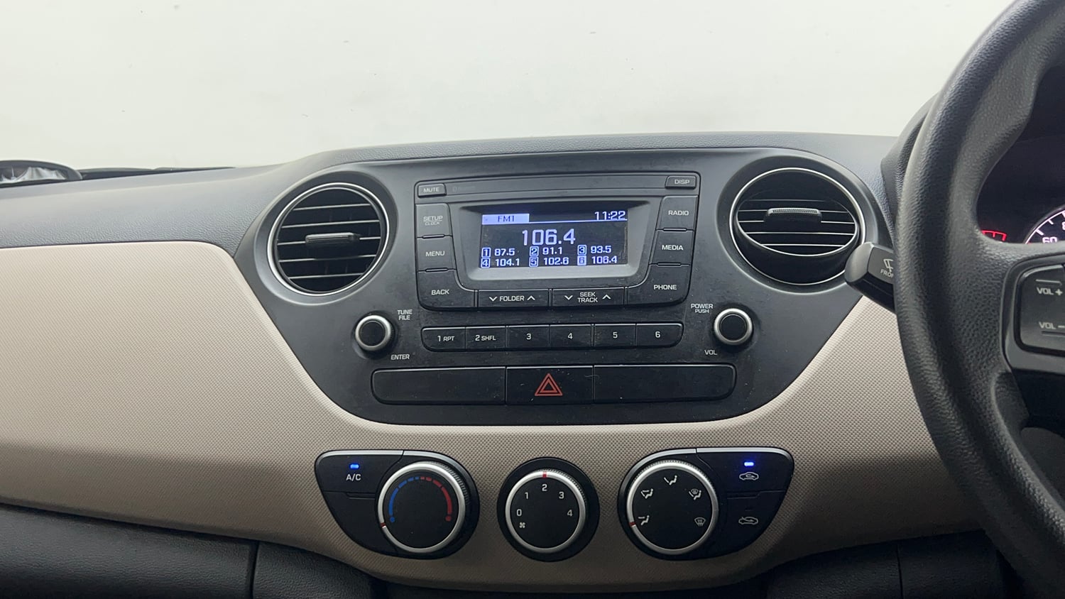 Used 2018 Hyundai Grand i10 Magna 1.2 Kappa VTVT CNG (outside fitted) Cng Manual top_features Integrated (in-dash) music system