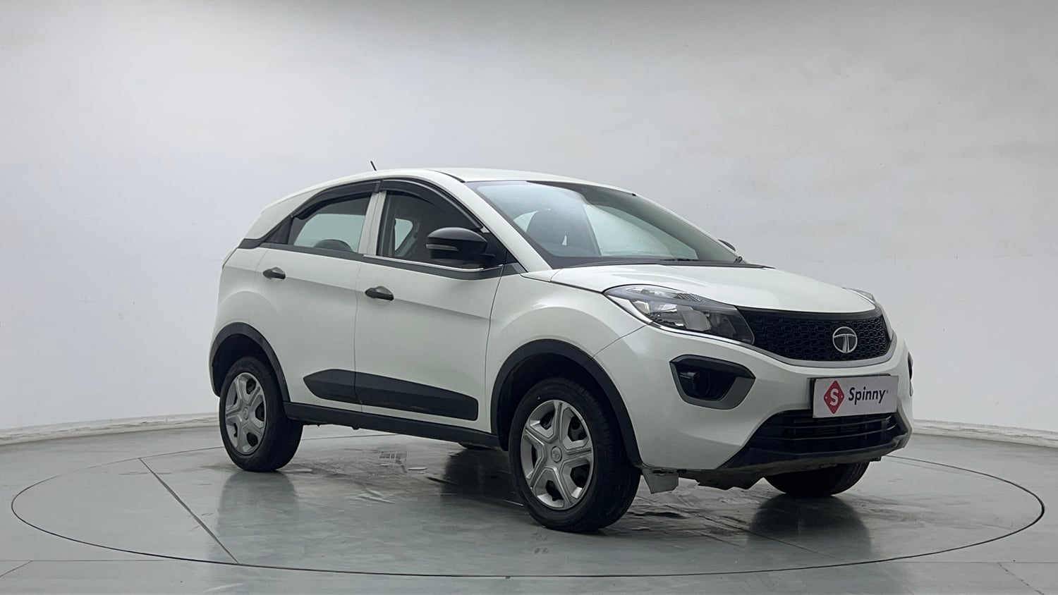 Used 2019 Tata Nexon XM Petrol Manual exterior RIGHT FRONT CORNER VIEW