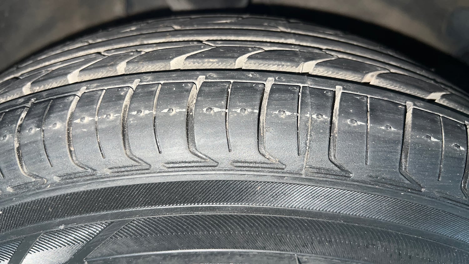 Used 2015 Hyundai i10 Magna 1.1 iRDE2 Petrol Manual tyres RIGHT FRONT TYRE TREAD VIEW