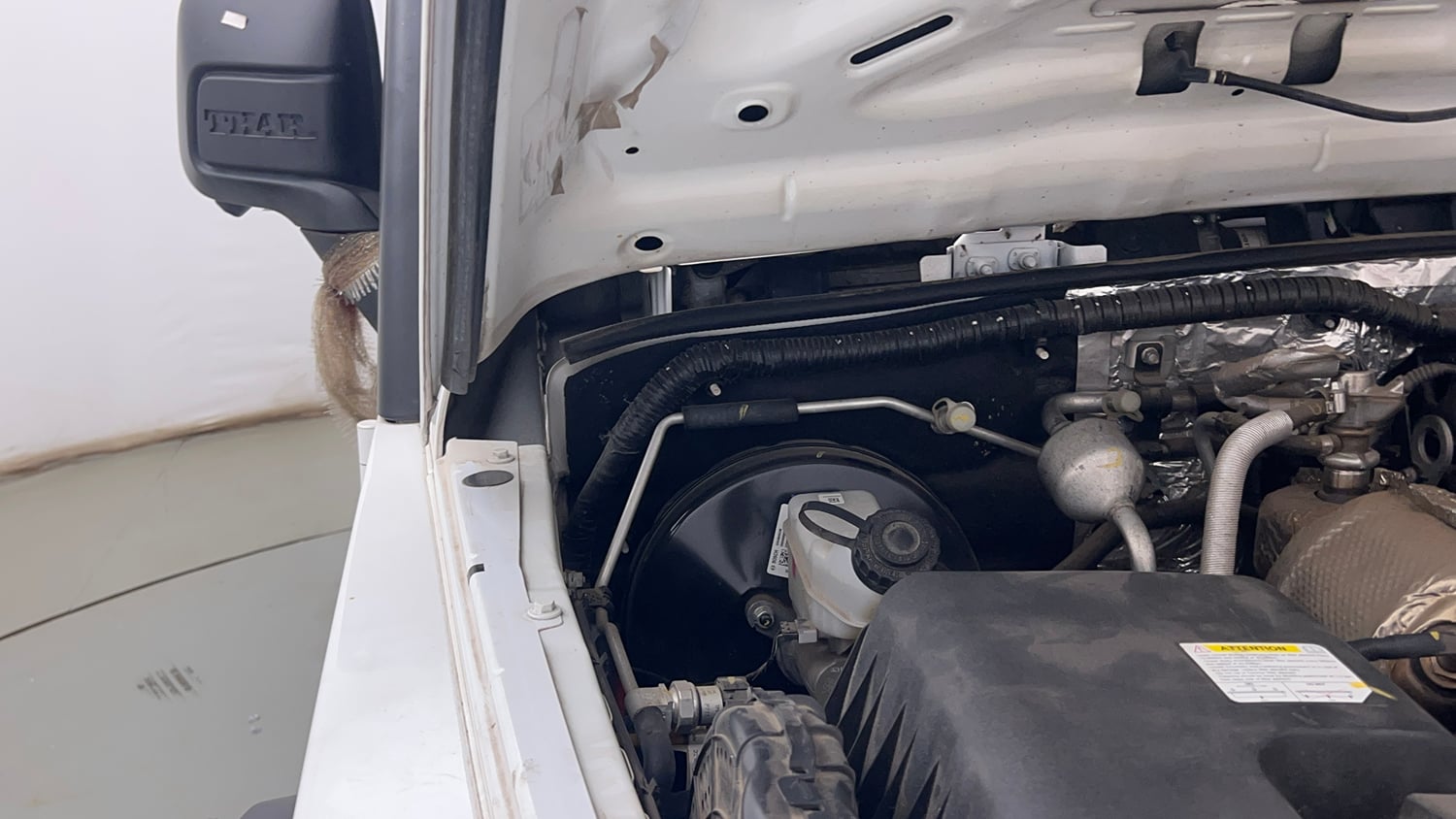 Used 2025 Mahindra Thar Roxx AX7 L Diesel AT 4WD Diesel Automatic engine ENGINE RIGHT SIDE HINGE & APRON VIEW