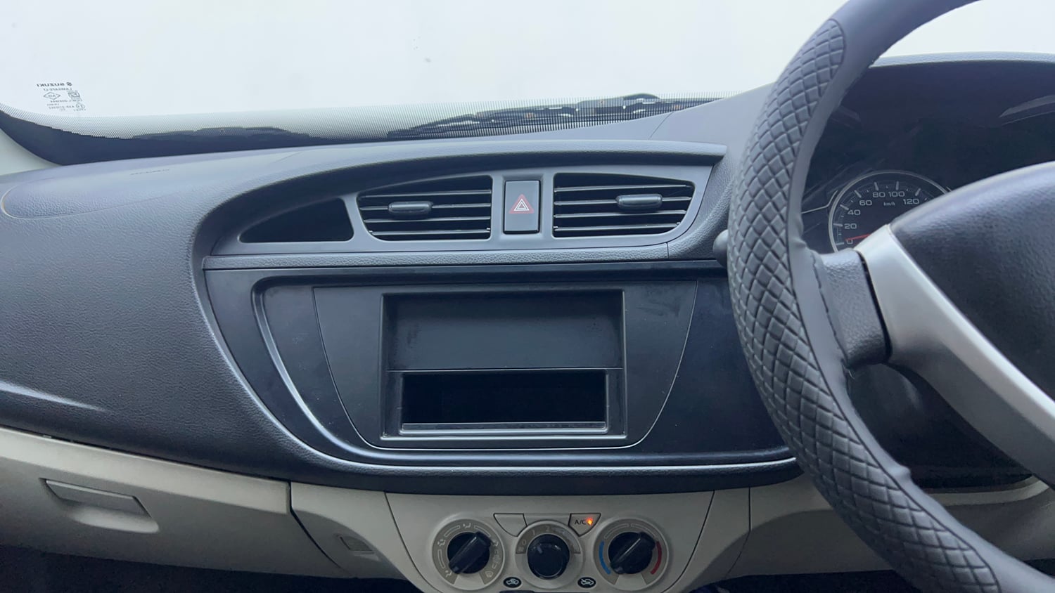Used 2023 Maruti Suzuki Alto 800 LXi (O) Petrol Manual interior MUSIC SYSTEM & AC CONTROL VIEW