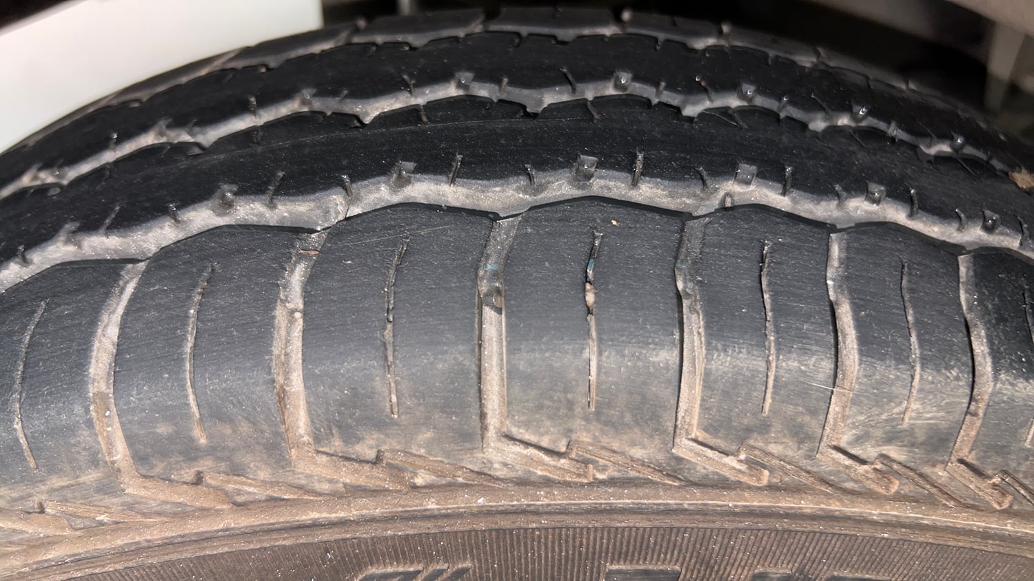 Used 2024 Maruti Suzuki Eeco 5 STR AC Petrol Manual tyres RIGHT REAR TYRE TREAD VIEW