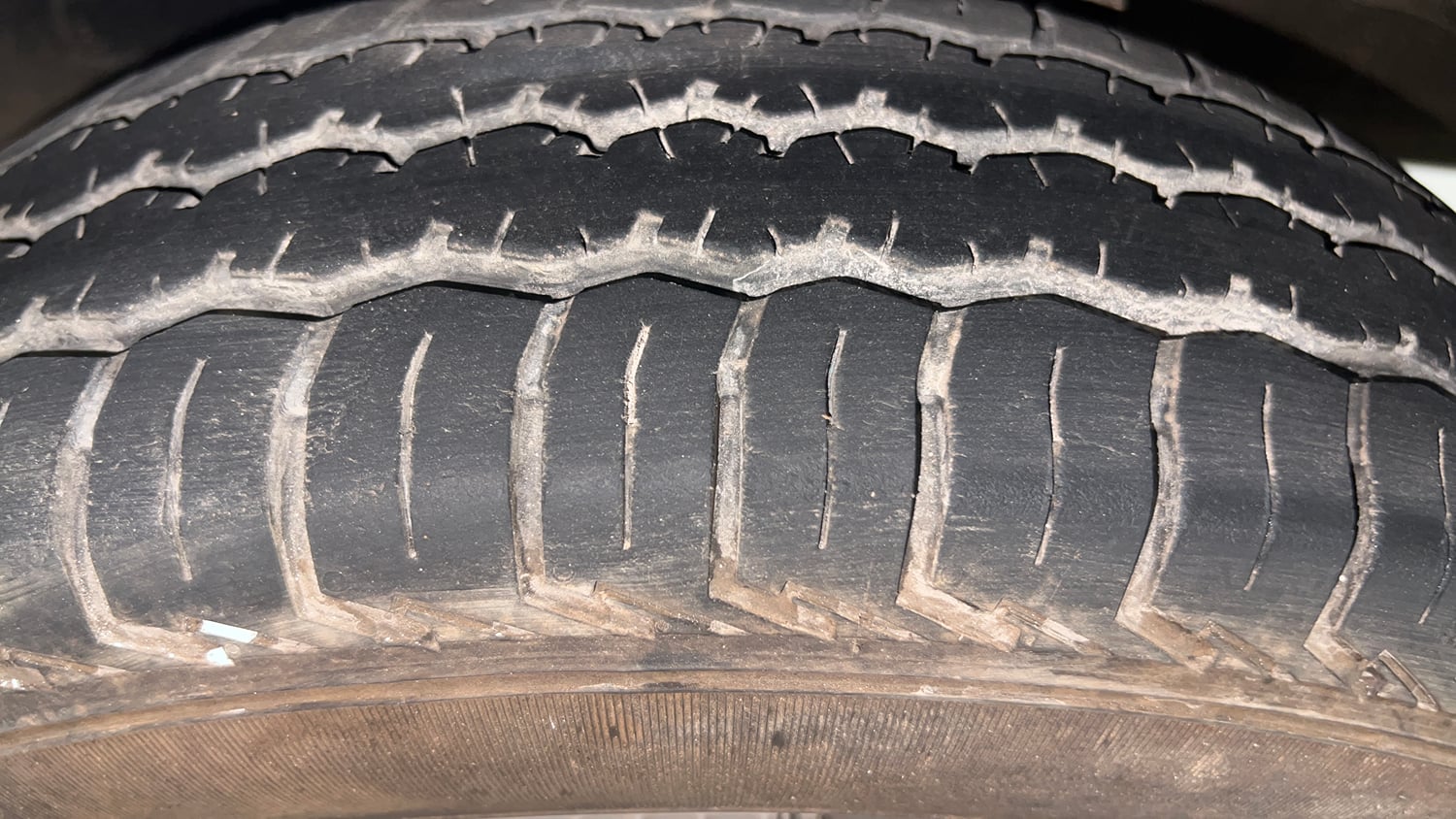 Used 2024 Maruti Suzuki Eeco 5 STR AC Petrol Manual tyres RIGHT FRONT TYRE TREAD VIEW