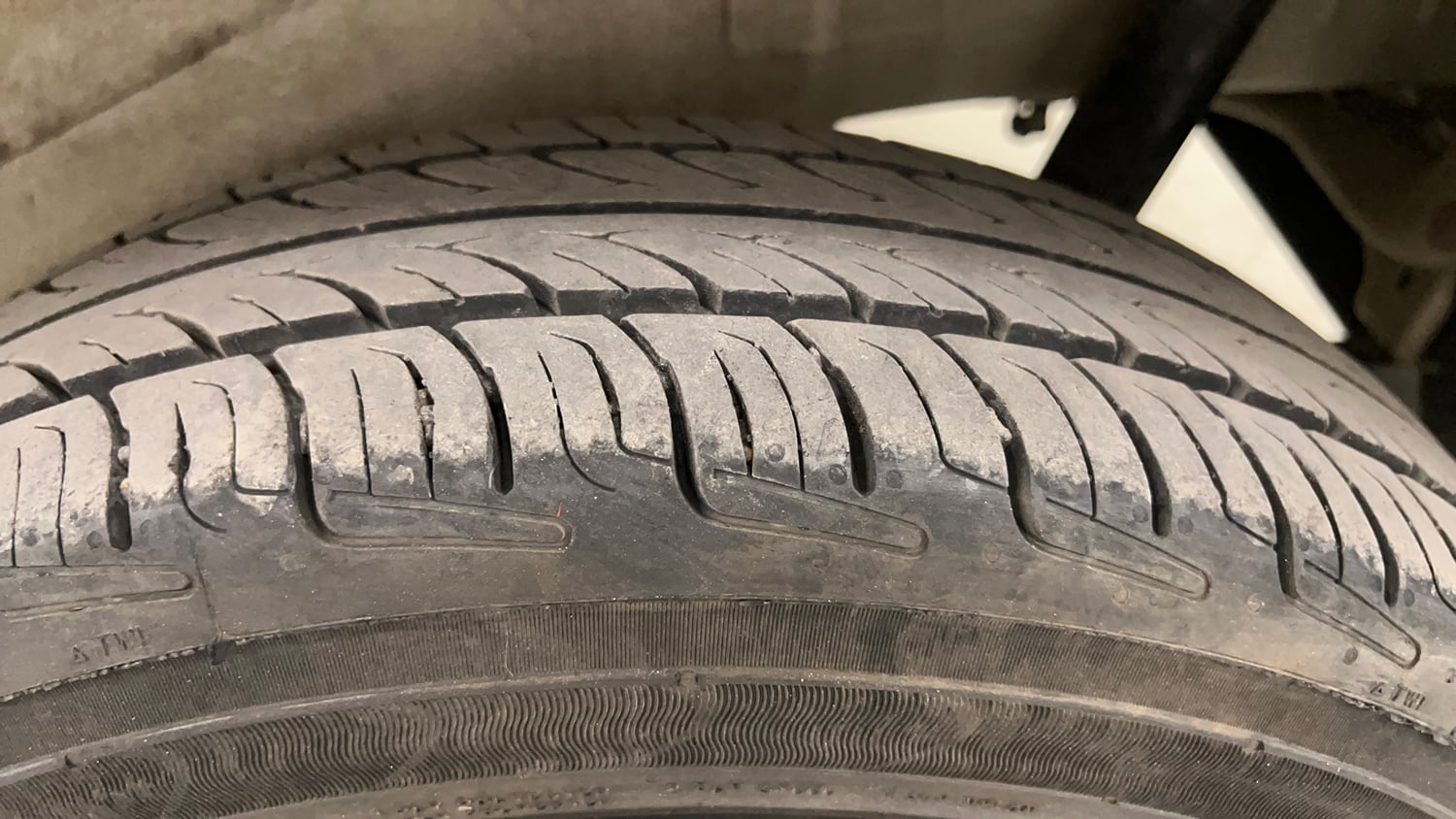 Used 2019 Maruti Suzuki Wagon R 1.0 VXI AMT Petrol Automatic tyres LEFT REAR TYRE TREAD VIEW