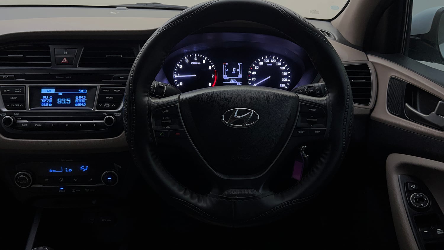 Used 2016 Hyundai Elite i20 Sportz 1.2 Petrol Manual top_features Steering mounted controls