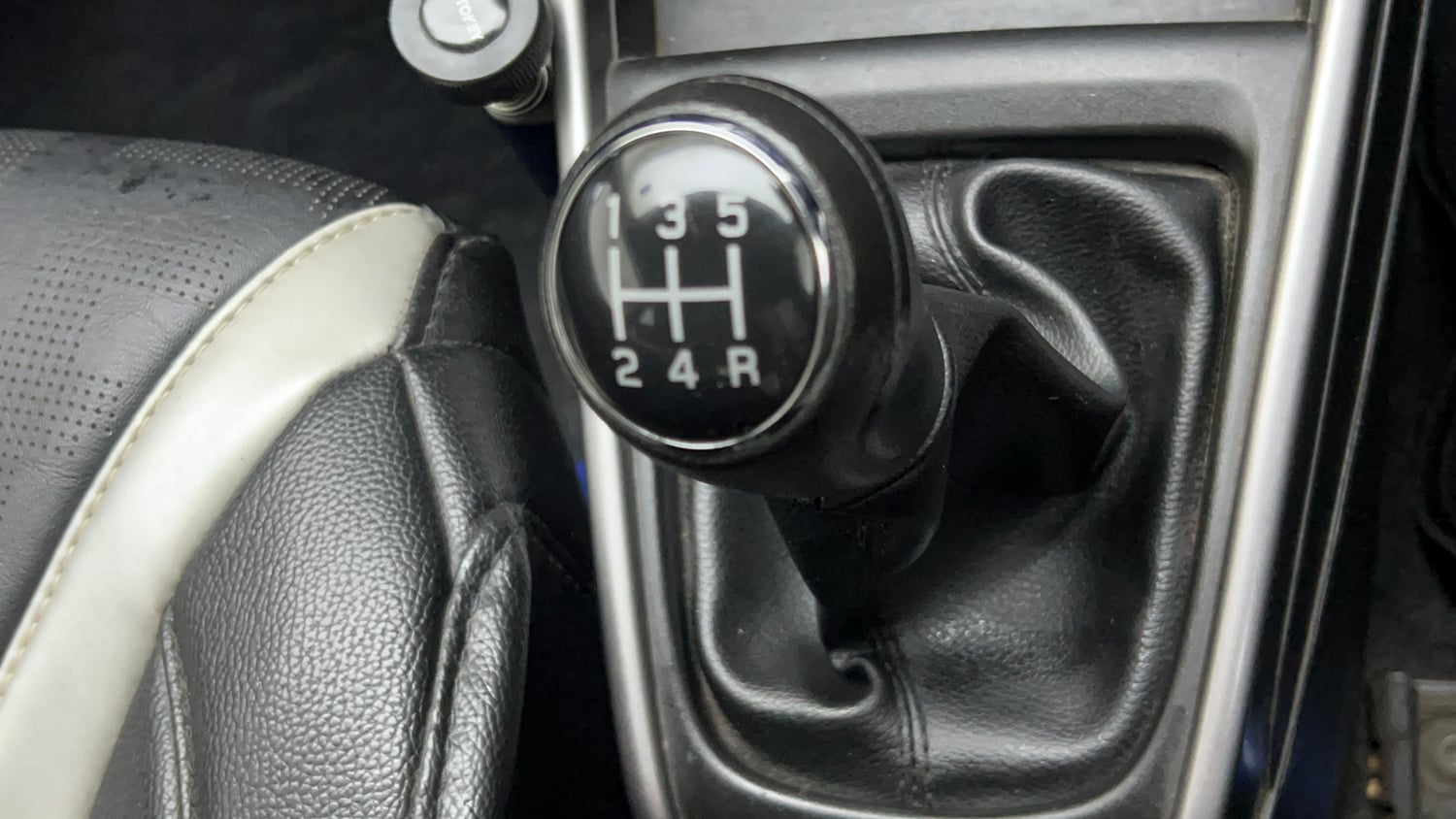 Used 2021 Maruti Suzuki XL6 Zeta MT Petrol Petrol Manual interior GEAR  KNOB VIEW