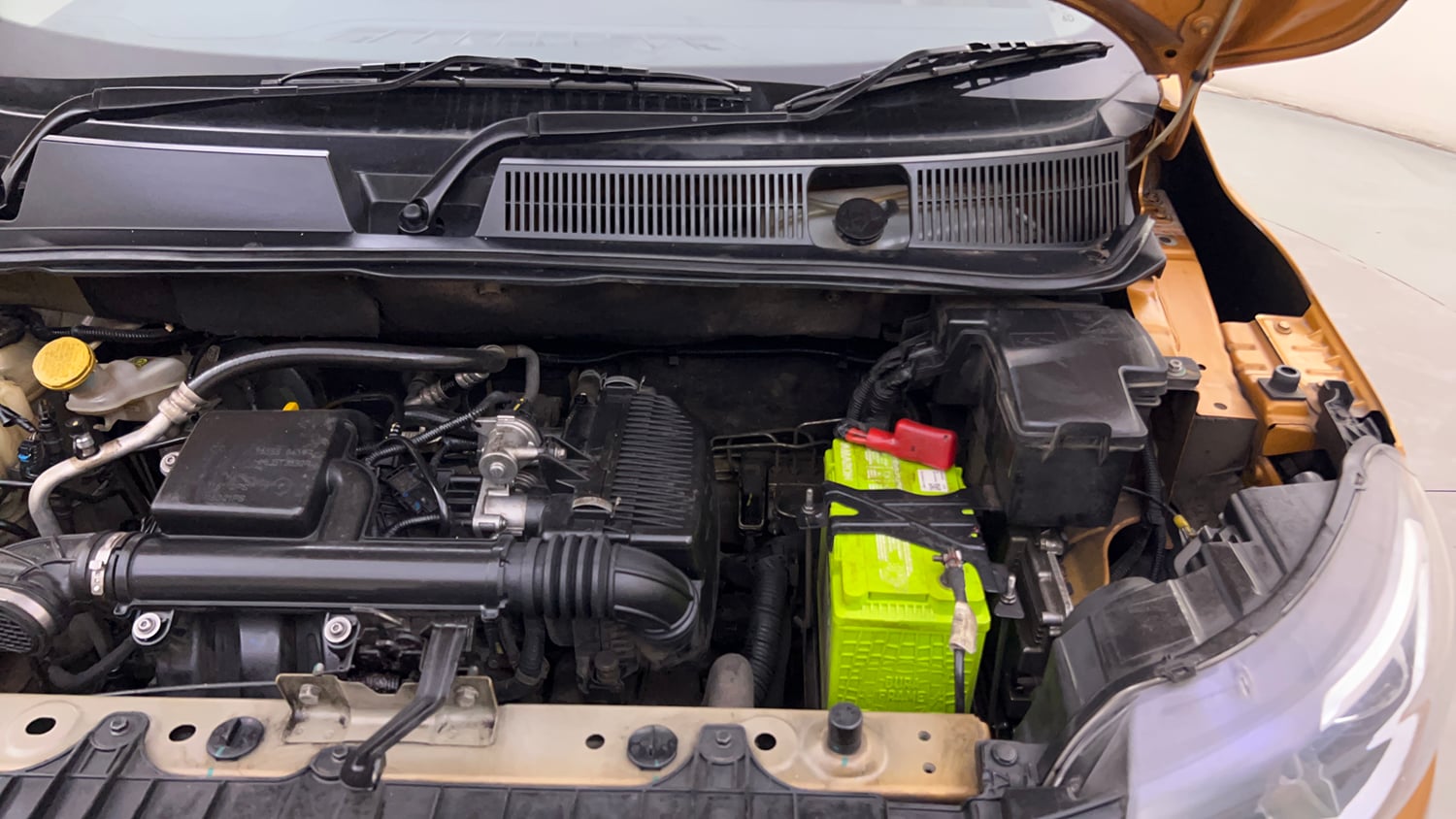 Used 2020 Renault Triber RXZ EASY-R AMT Petrol Automatic engine ENGINE LEFT SIDE HINGE & APRON VIEW