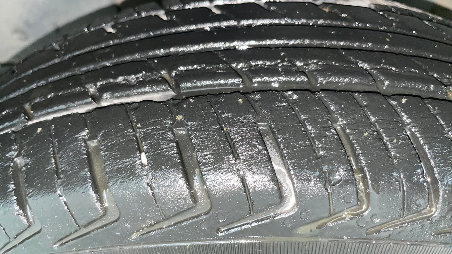 Used 2017 Renault Kwid RXT Petrol Manual tyres LEFT FRONT TYRE TREAD VIEW