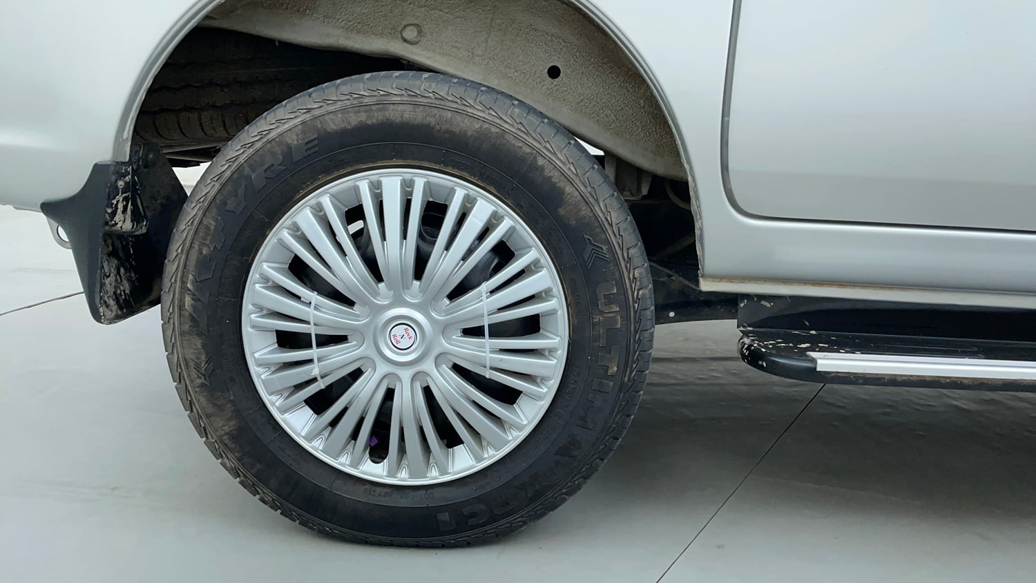 Used 2025 Maruti Suzuki Eeco 5 STR AC Petrol Manual tyres RIGHT REAR TYRE RIM VIEW