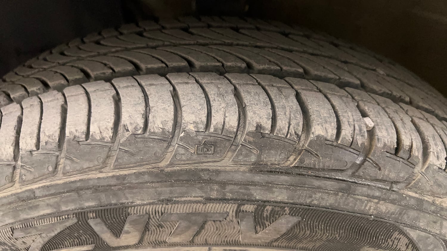Used 2021 Maruti Suzuki Wagon R 1.0 VXi 1.0 AMT Petrol Automatic tyres LEFT FRONT TYRE TREAD VIEW