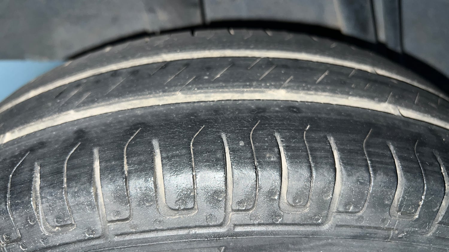 Used 2017 Renault Kwid CLIMBER 1.0 AMT Petrol Automatic tyres RIGHT REAR TYRE TREAD VIEW