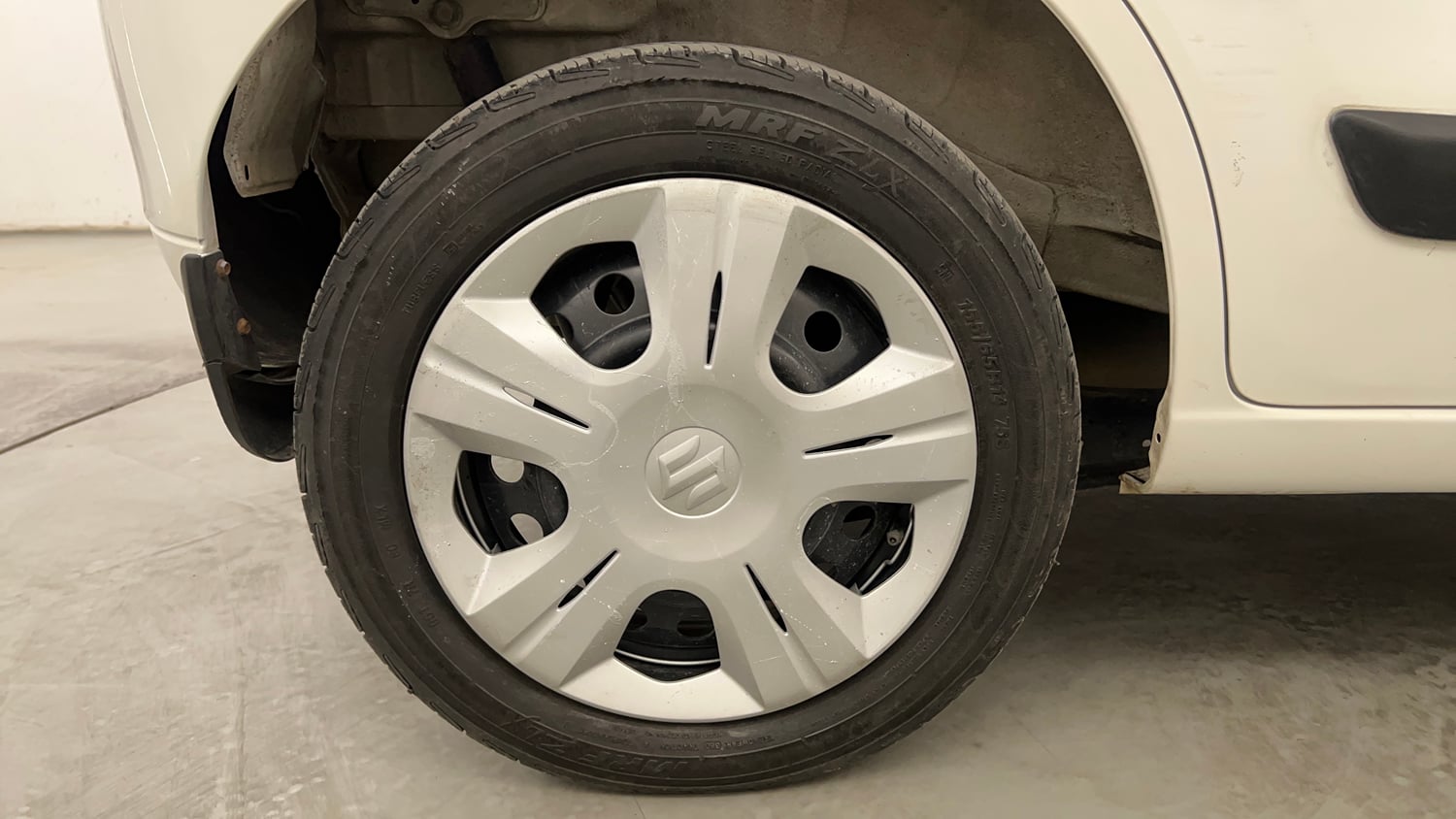 Used 2019 Maruti Suzuki Wagon R 1.0 VXI AMT Petrol Automatic tyres RIGHT REAR TYRE RIM VIEW