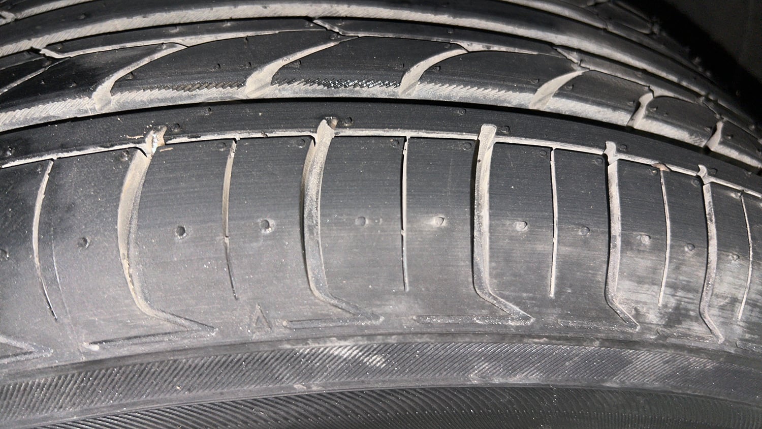 Used 2022 Kia Sonet HTX 1.5 AT Diesel Automatic tyres RIGHT FRONT TYRE TREAD VIEW