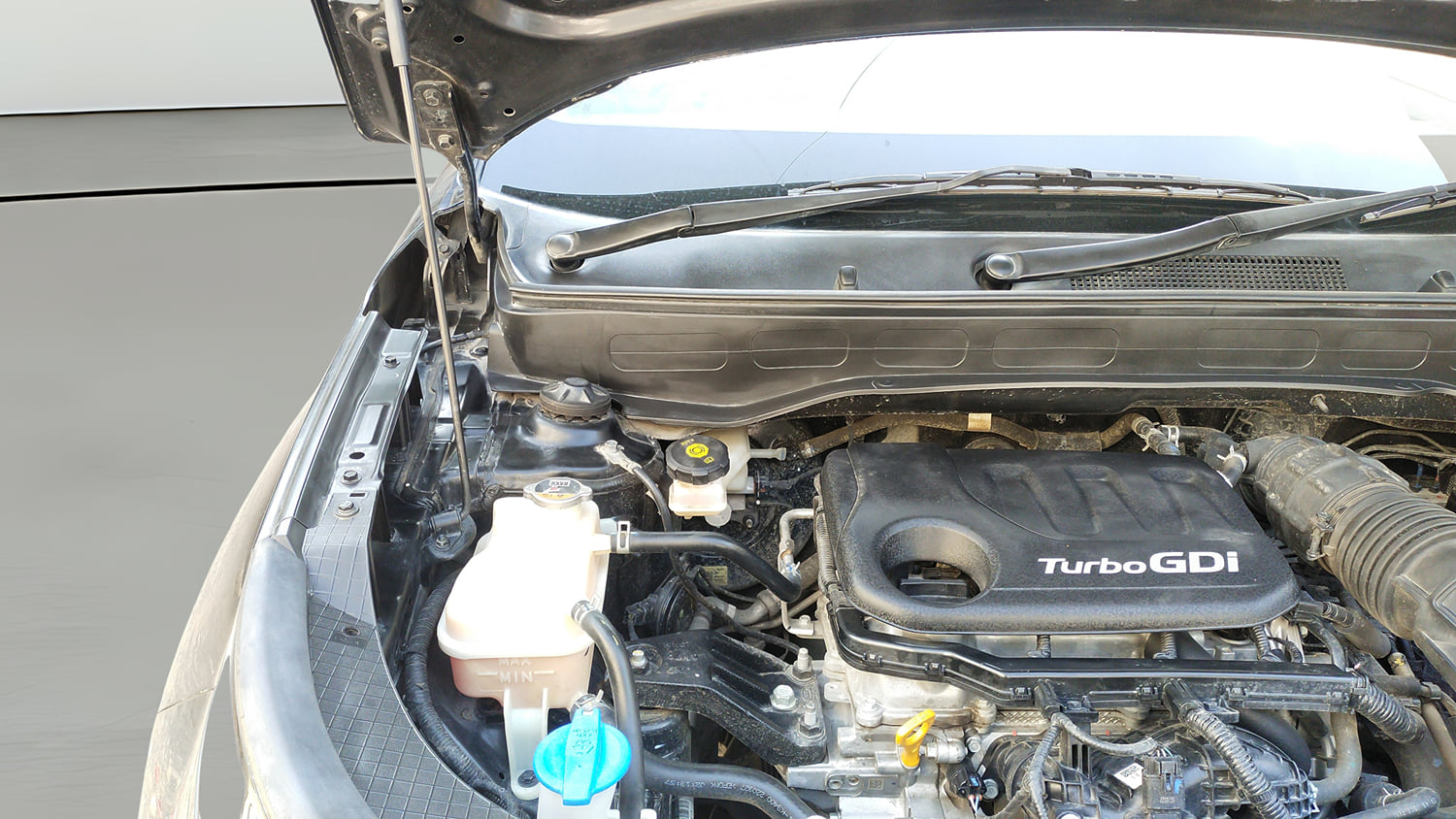Used 2023 Hyundai Venue SX (O) 1.0 Turbo DCT Petrol Automatic engine ENGINE RIGHT SIDE VIEW