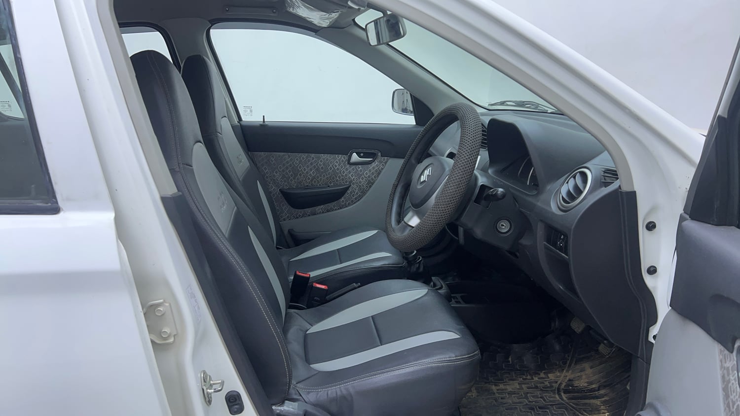 Used 2018 Maruti Suzuki Alto 800 LXi Petrol Manual interior RIGHT SIDE FRONT DOOR CABIN VIEW