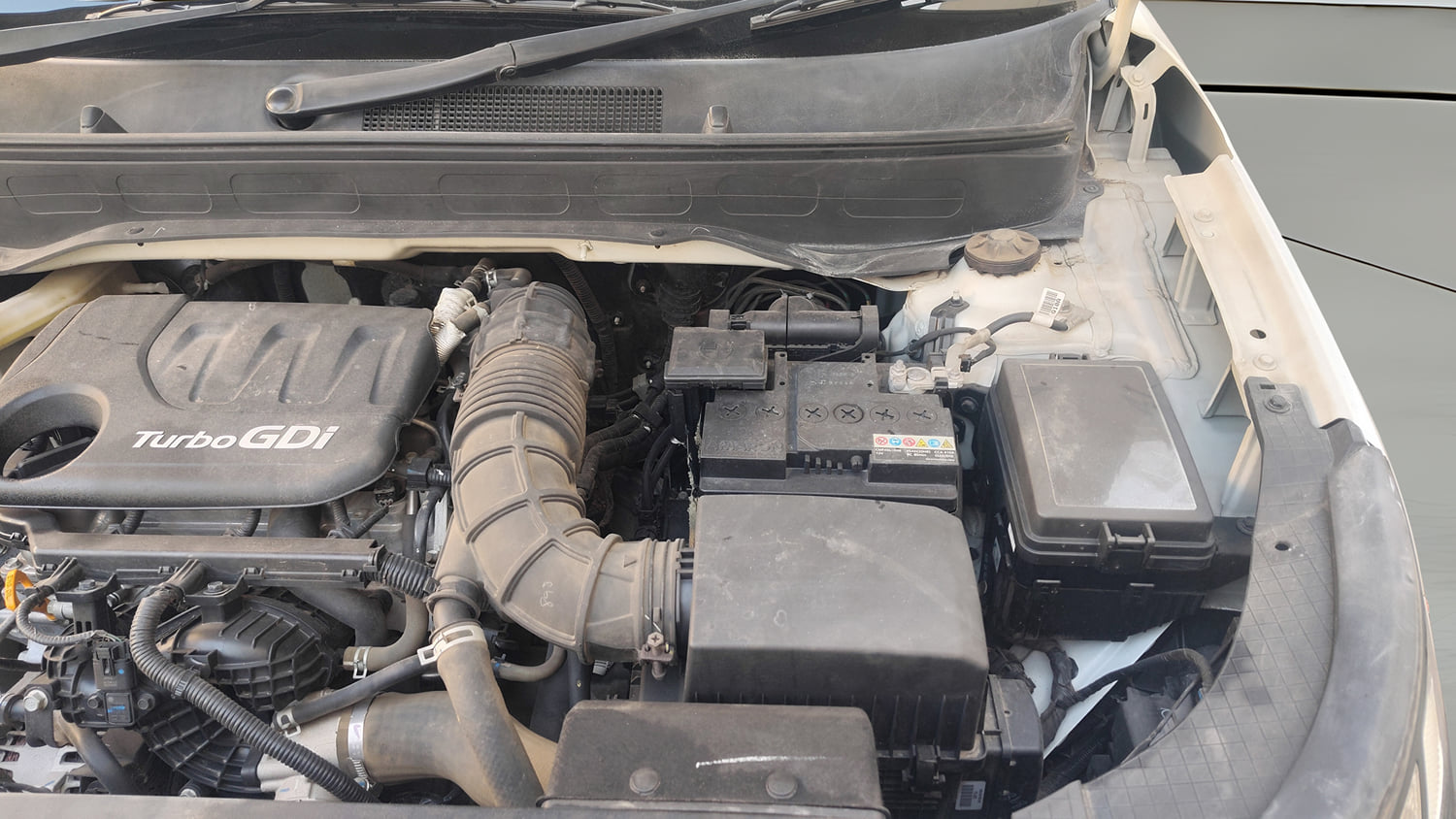 Used 2023 Hyundai Venue S (O) 1.0 Turbo DCT Petrol Automatic engine ENGINE LEFT SIDE VIEW