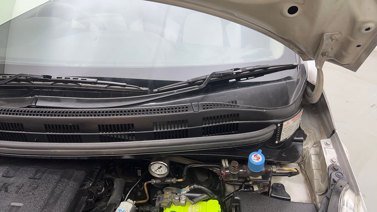Used 2018 Hyundai Grand i10 Magna 1.2 Kappa VTVT CNG (outside fitted) Cng Manual engine ENGINE LEFT SIDE HINGE & APRON VIEW