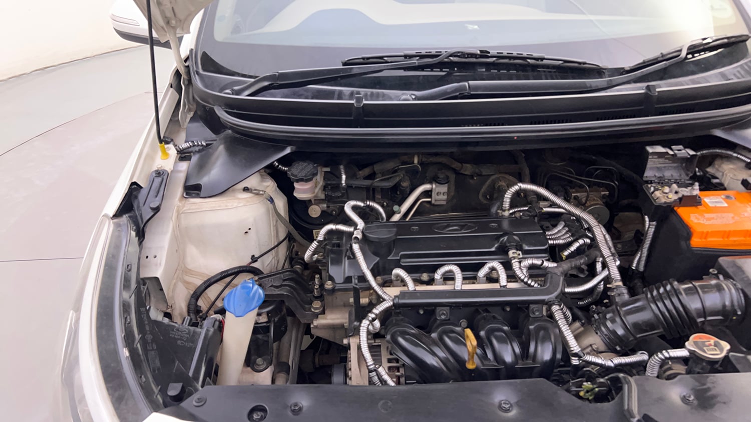 Used 2016 Hyundai Elite i20 Sportz 1.2 Petrol Manual engine ENGINE RIGHT SIDE HINGE & APRON VIEW