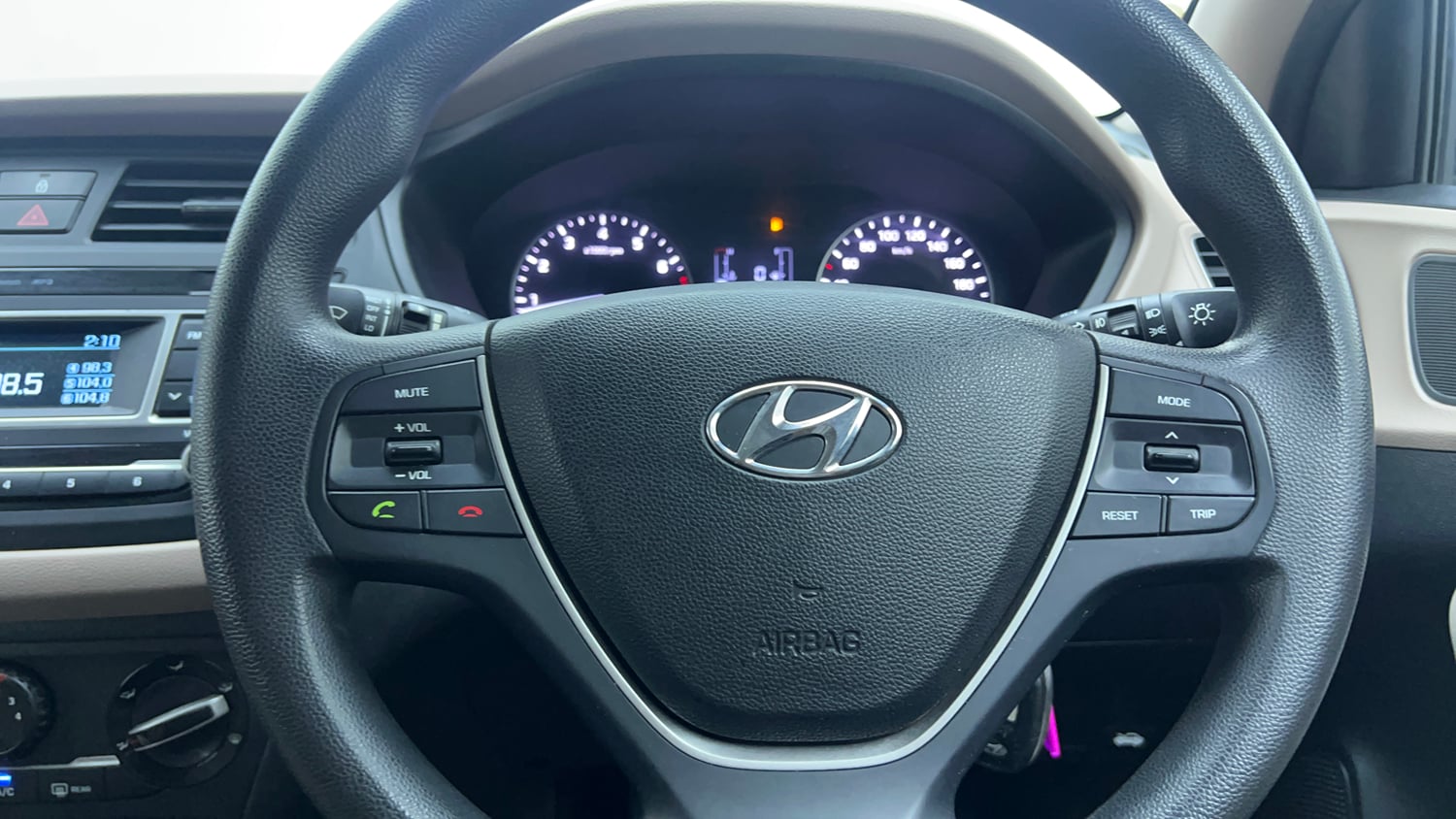 Used 2017 Hyundai Elite i20 Sportz 1.2 Petrol Manual top_features Steering mounted controls