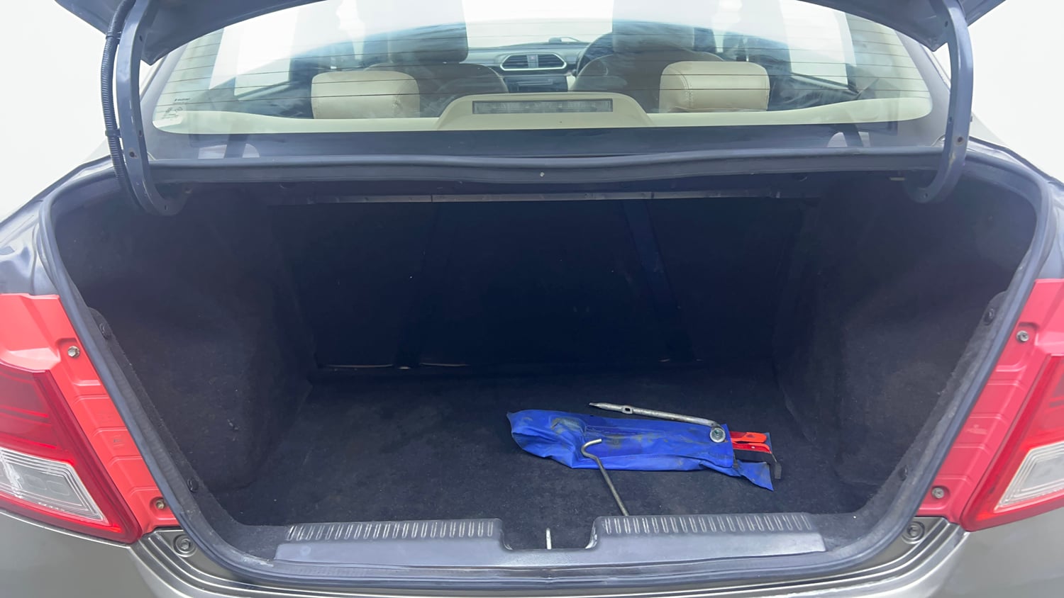 Used 2018 Maruti Suzuki Dzire ZXi Petrol Manual interior DICKY INSIDE VIEW