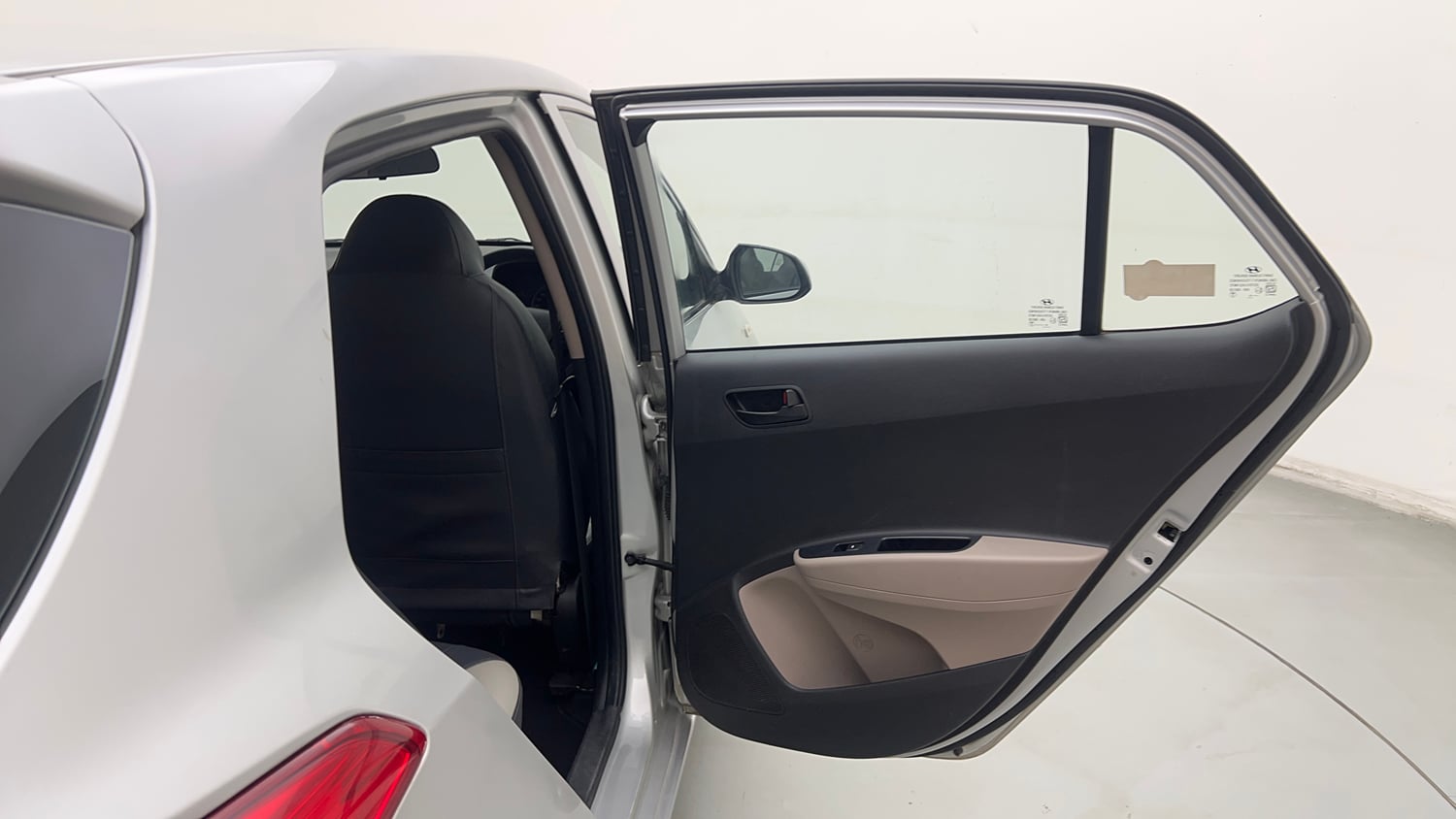 Used 2018 Hyundai Grand i10 Magna 1.2 Kappa VTVT CNG (outside fitted) Cng Manual interior RIGHT REAR DOOR OPEN VIEW
