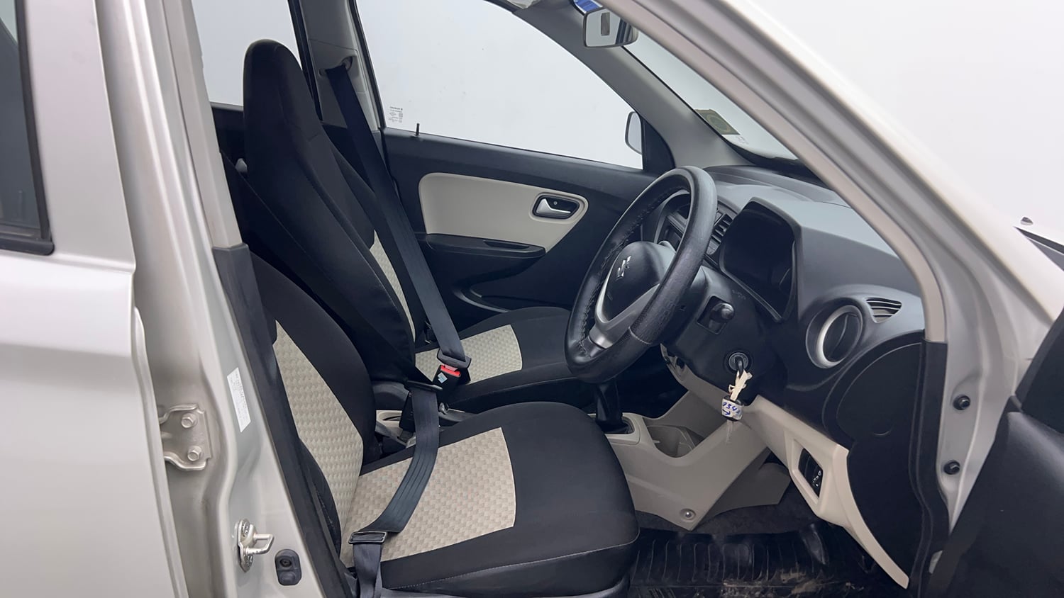 Used 2020 Maruti Suzuki Alto 800 LXi Petrol Manual interior RIGHT SIDE FRONT DOOR CABIN VIEW