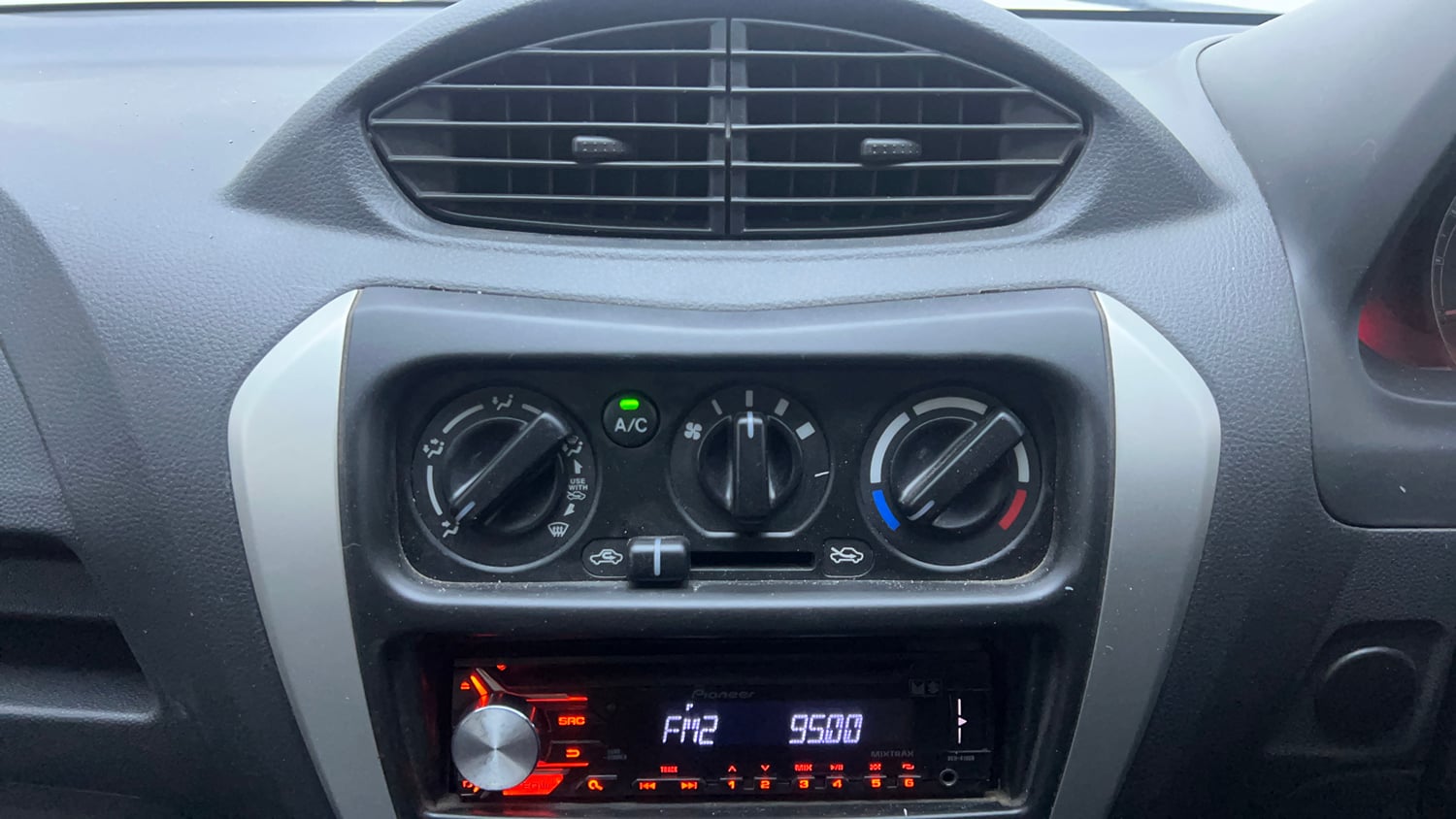 Used 2018 Maruti Suzuki Alto 800 LXi Petrol Manual interior MUSIC SYSTEM & AC CONTROL VIEW