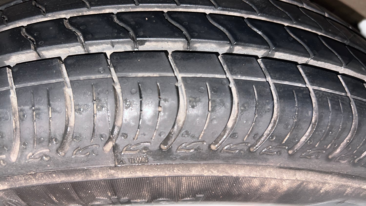 Used 2020 Renault Kwid RXT 1.0 Opt Petrol Manual tyres LEFT REAR TYRE TREAD VIEW