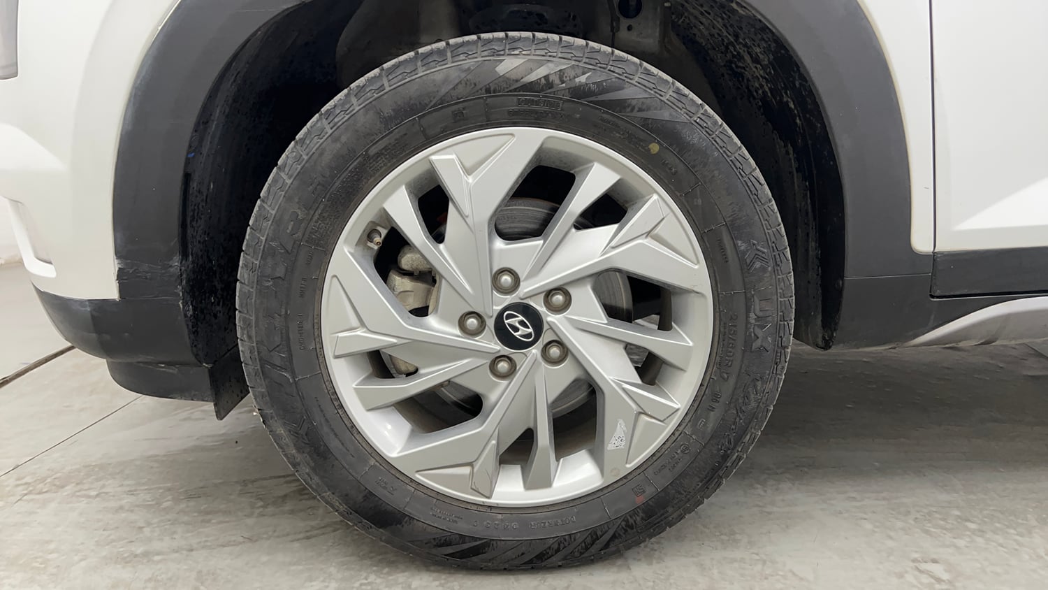 Used 2023 Hyundai Creta SX 1.5 Petrol Executive Petrol Manual tyres LEFT FRONT TYRE RIM VIEW