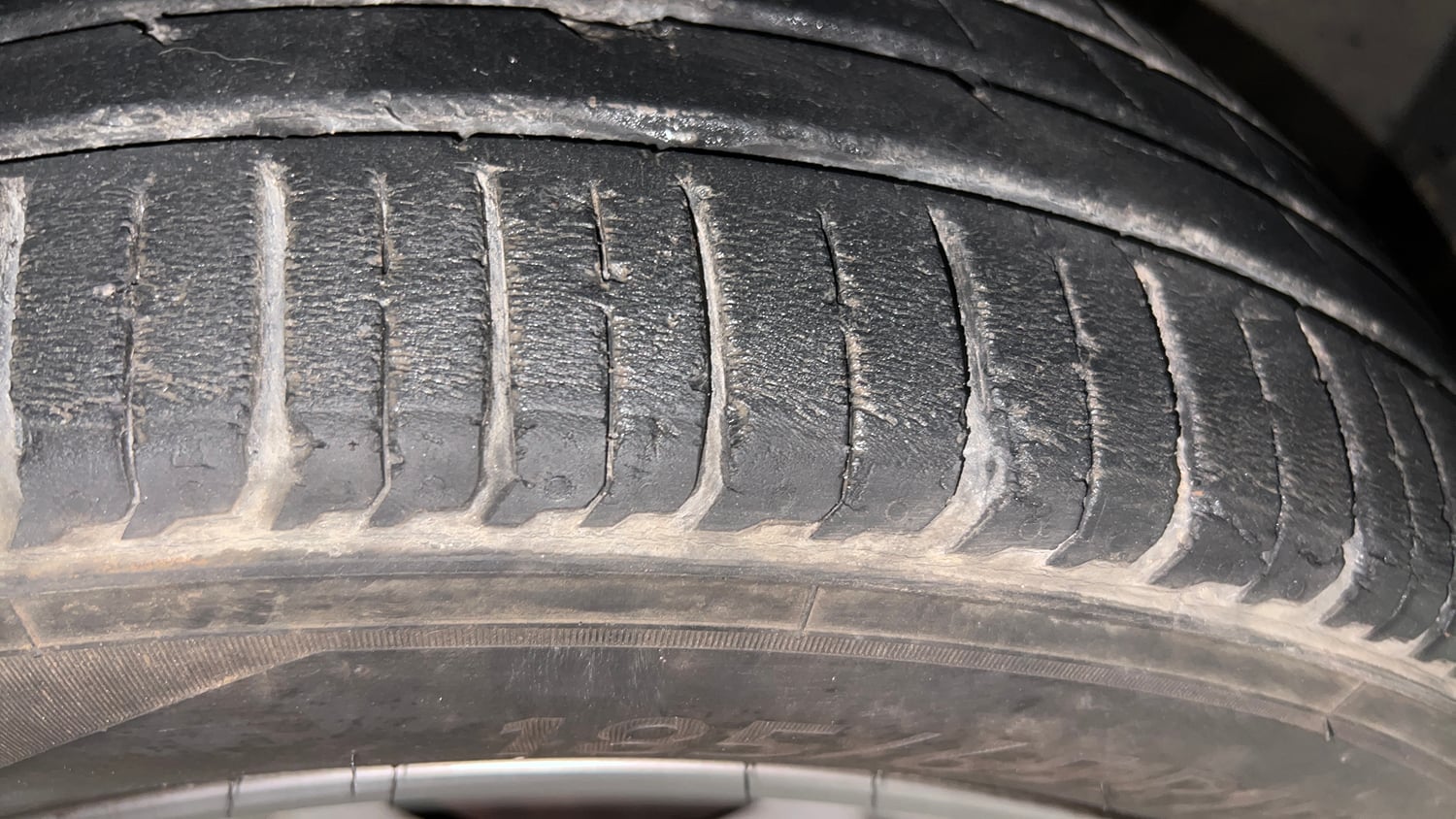 Used 2020 Renault Triber RXZ EASY-R AMT Petrol Automatic tyres RIGHT FRONT TYRE TREAD VIEW