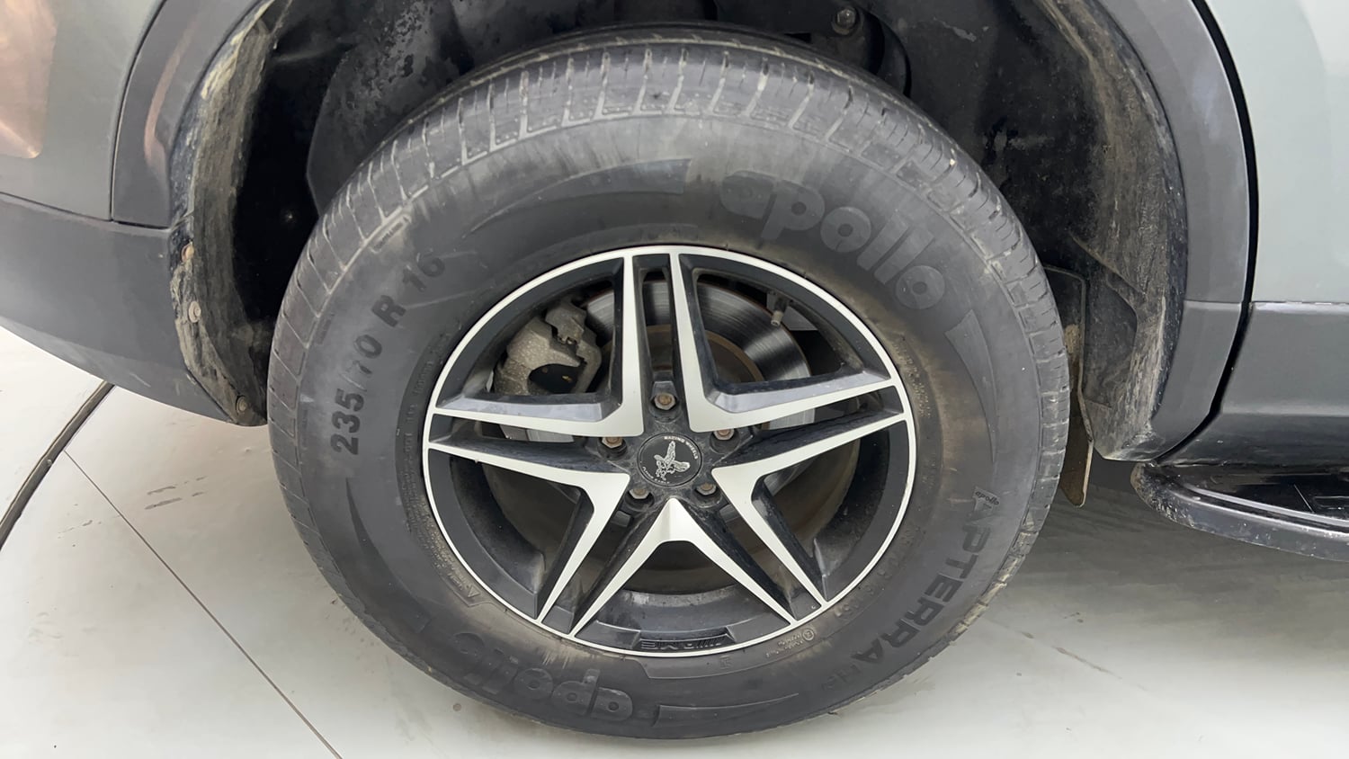 Used 2023 Tata Safari XM Diesel Manual tyres RIGHT REAR TYRE RIM VIEW