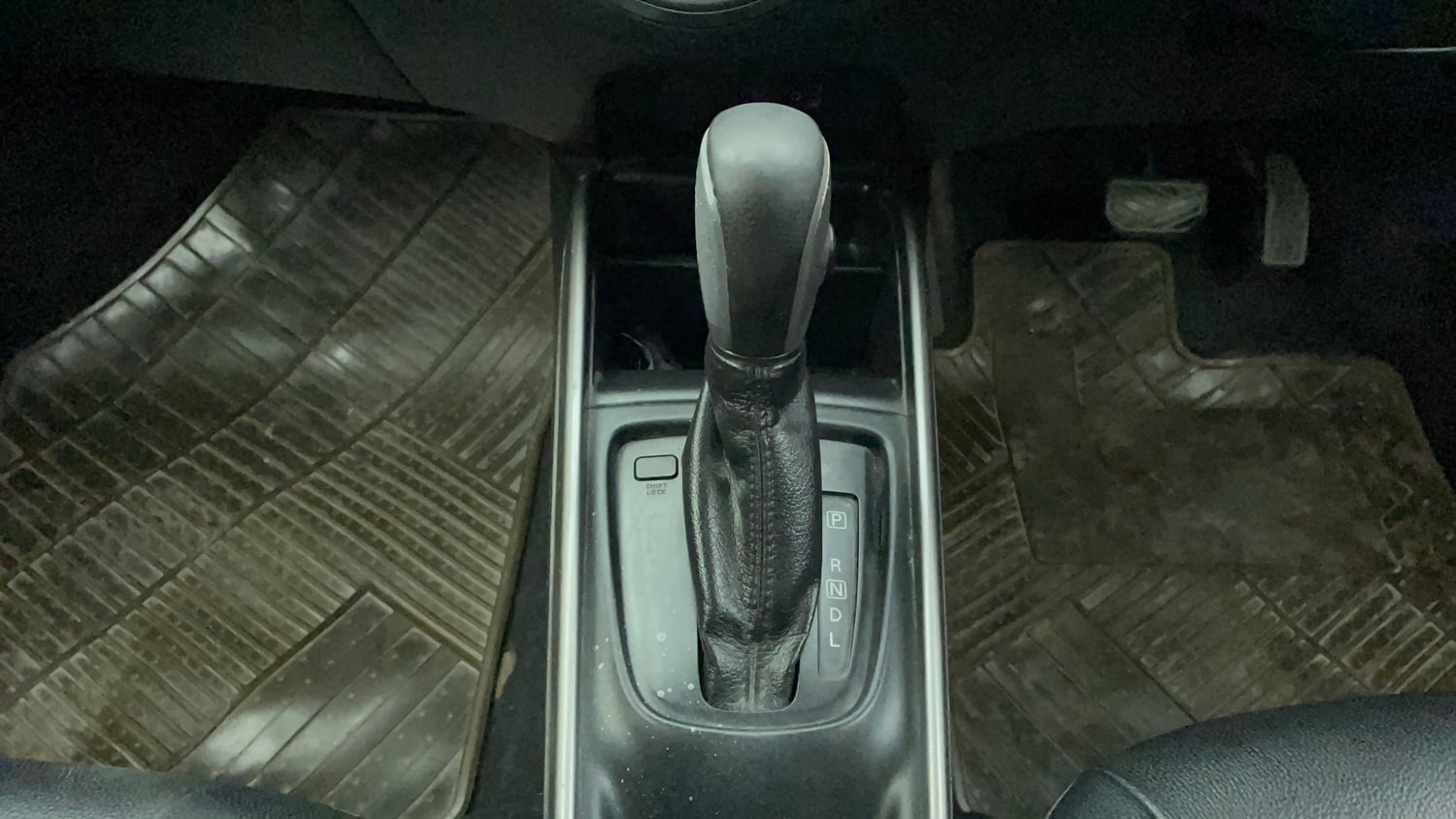 Used 2019 Maruti Suzuki Baleno Zeta Automatic Petrol Automatic interior GEAR  KNOB VIEW