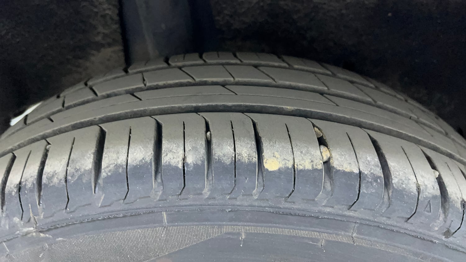 Used 2017 Maruti Suzuki Baleno Delta 1.2 Petrol Manual tyres RIGHT REAR TYRE TREAD VIEW