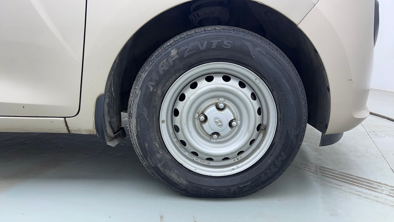 Used 2022 hyundai Santro Sportz Executive CNG Cng Manual tyres RIGHT FRONT TYRE RIM VIEW