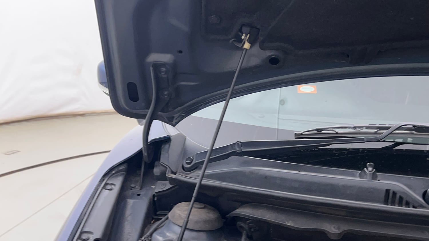 Used 2019 Maruti Suzuki Baleno Delta Petrol Manual engine ENGINE RIGHT SIDE HINGE & APRON VIEW
