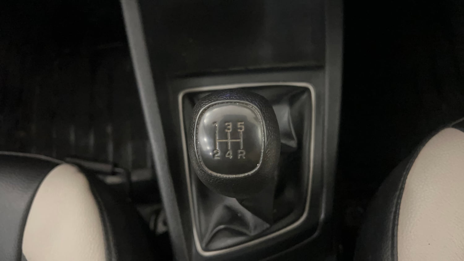Used 2017 Hyundai Elite i20 Sportz 1.2 Petrol Manual interior GEAR  KNOB VIEW