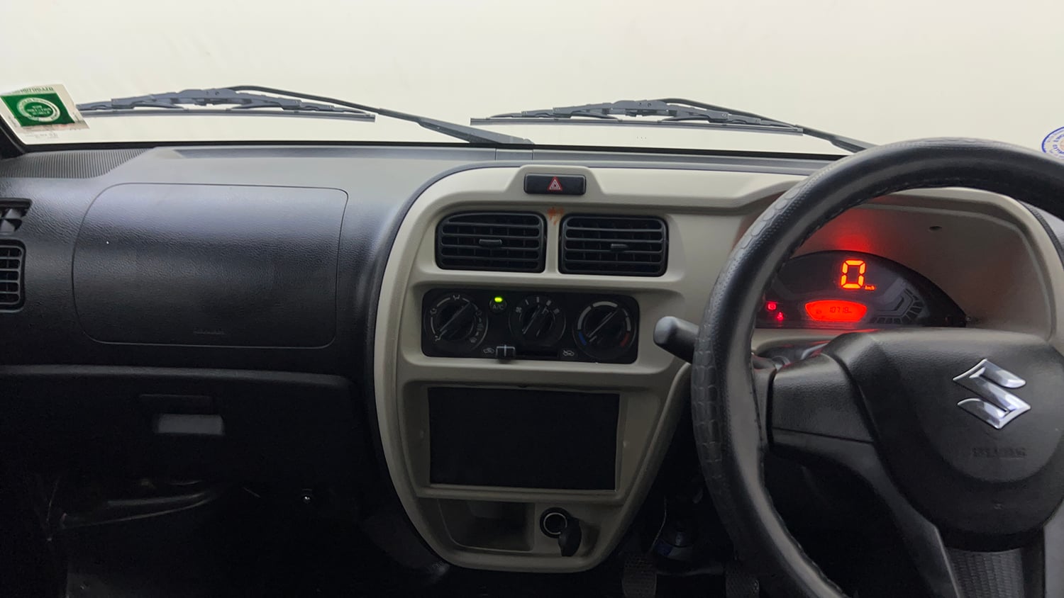 Used 2024 Maruti Suzuki Eeco 5 STR AC Petrol Manual interior MUSIC SYSTEM & AC CONTROL VIEW