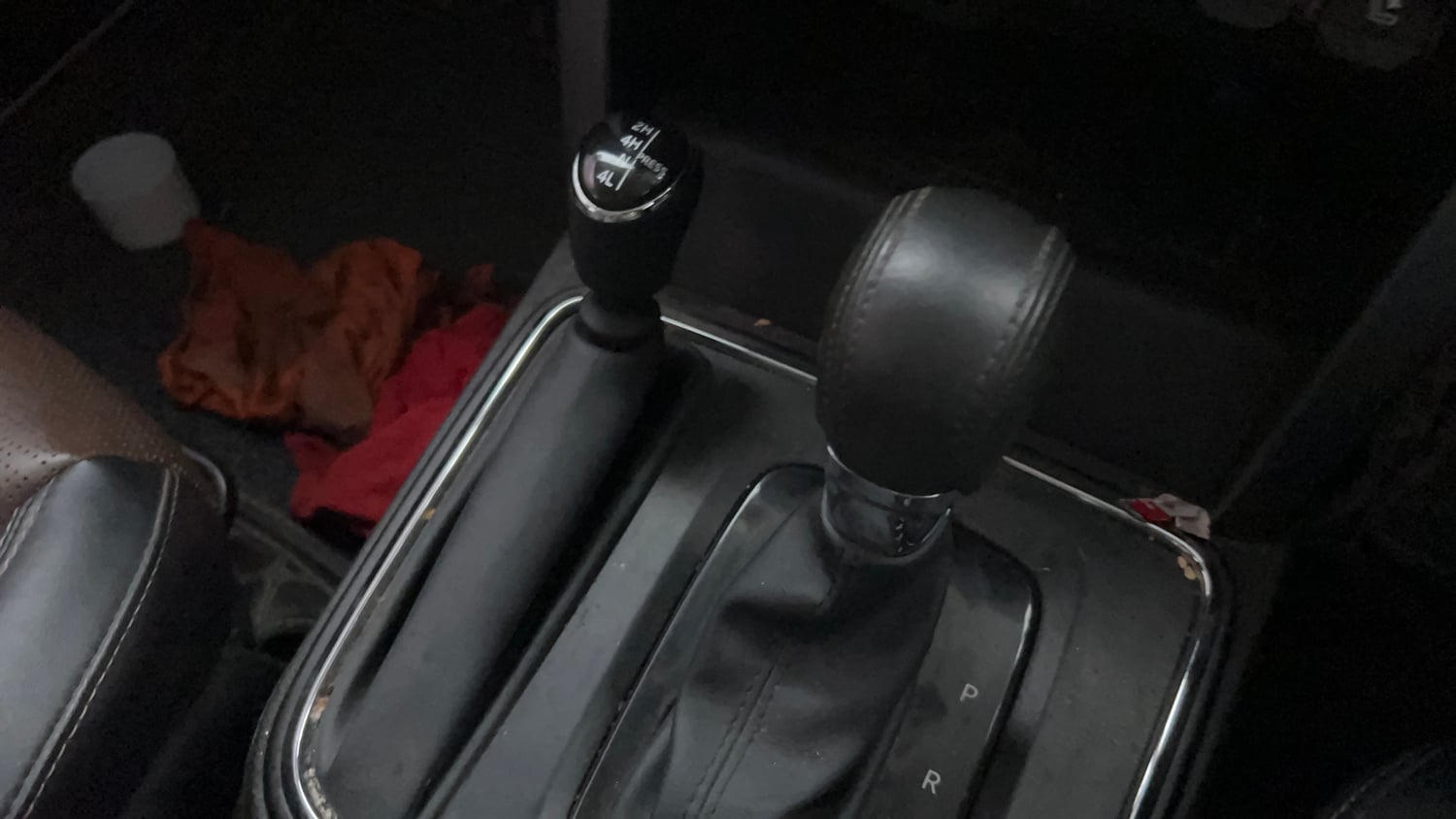 Used 2025 Mahindra Thar Roxx AX7 L Diesel AT 4WD Diesel Automatic interior GEAR  KNOB VIEW