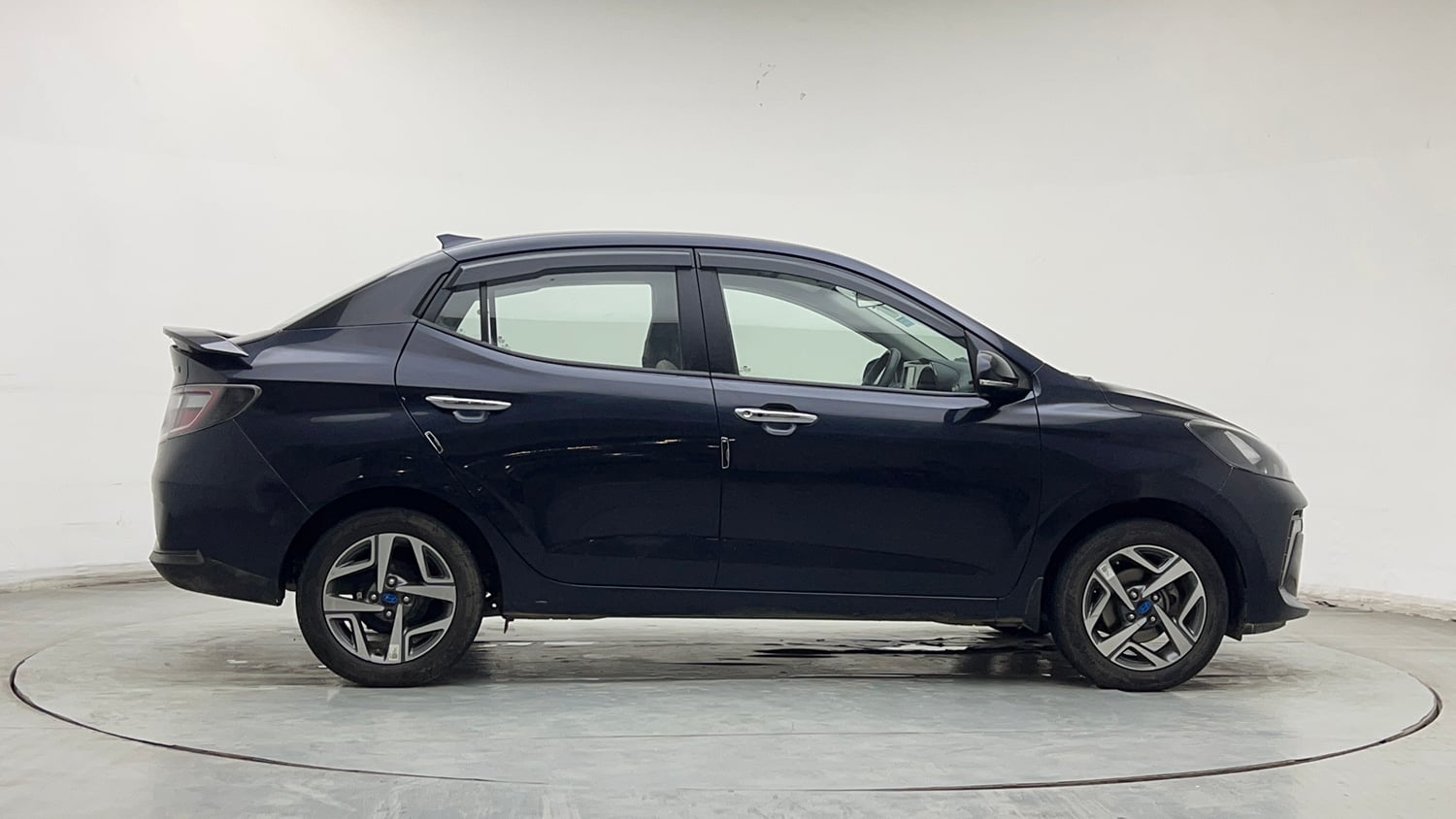 Used 2024 Hyundai Aura SX 1.2 CNG Cng Manual exterior RIGHT SIDE VIEW