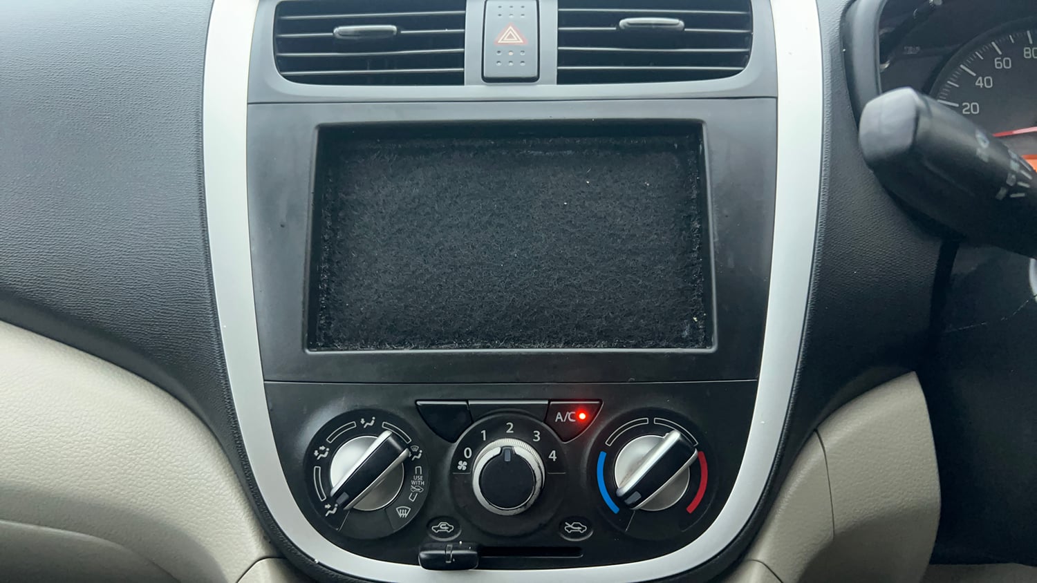 Used 2014 Maruti Suzuki Celerio VXi Petrol Manual interior MUSIC SYSTEM & AC CONTROL VIEW