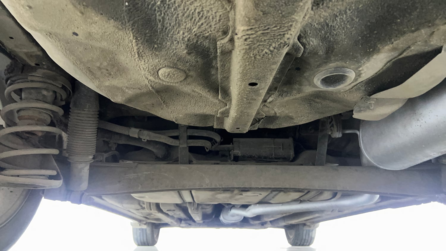 Used 2016 Hyundai Verna 1.6 VTVT SX AT Petrol Automatic extra REAR UNDERBODY VIEW (TAKEN FROM REAR)