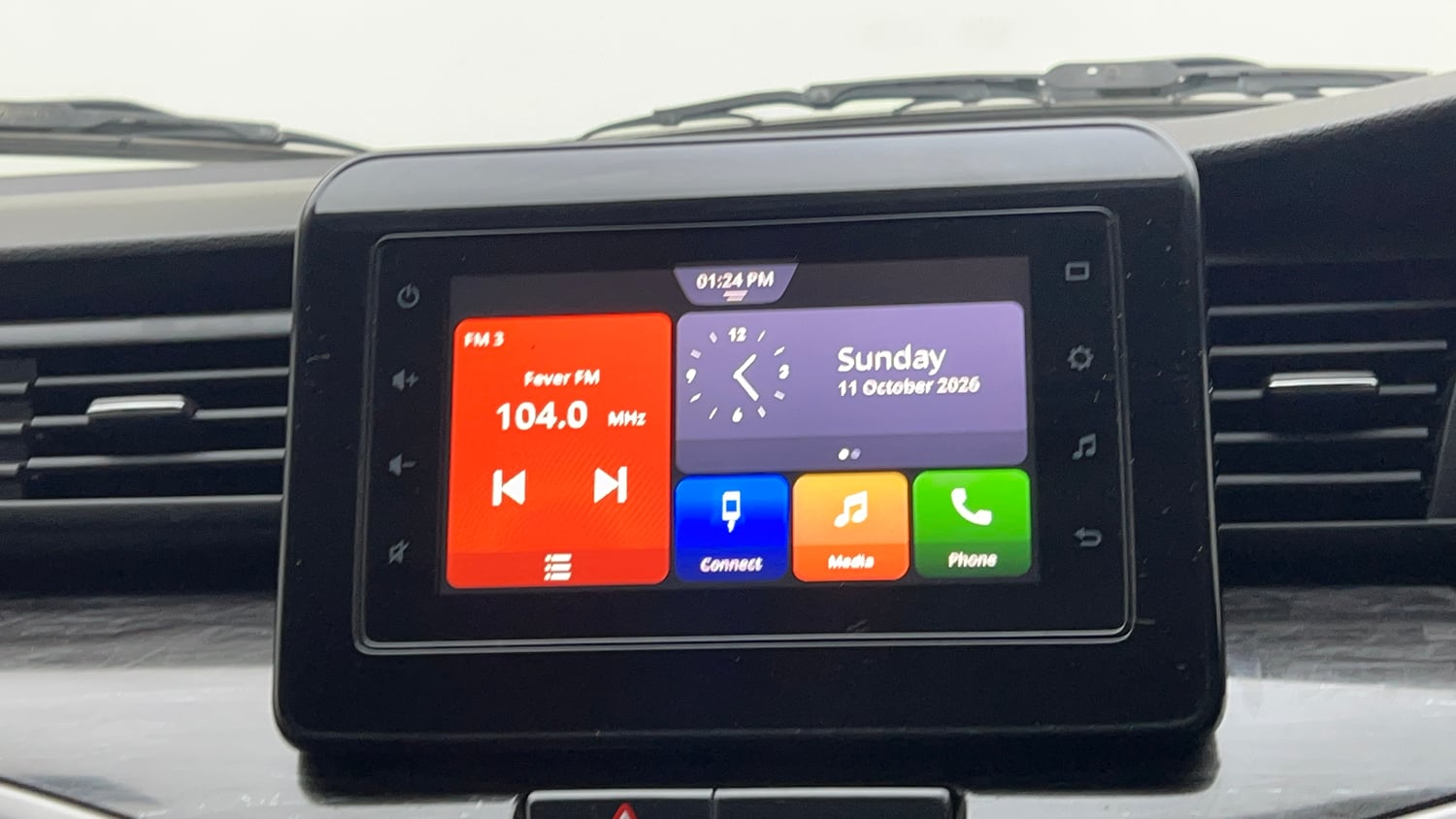 Used 2021 Maruti Suzuki XL6 Zeta MT Petrol Petrol Manual top_features Touch screen infotainment system