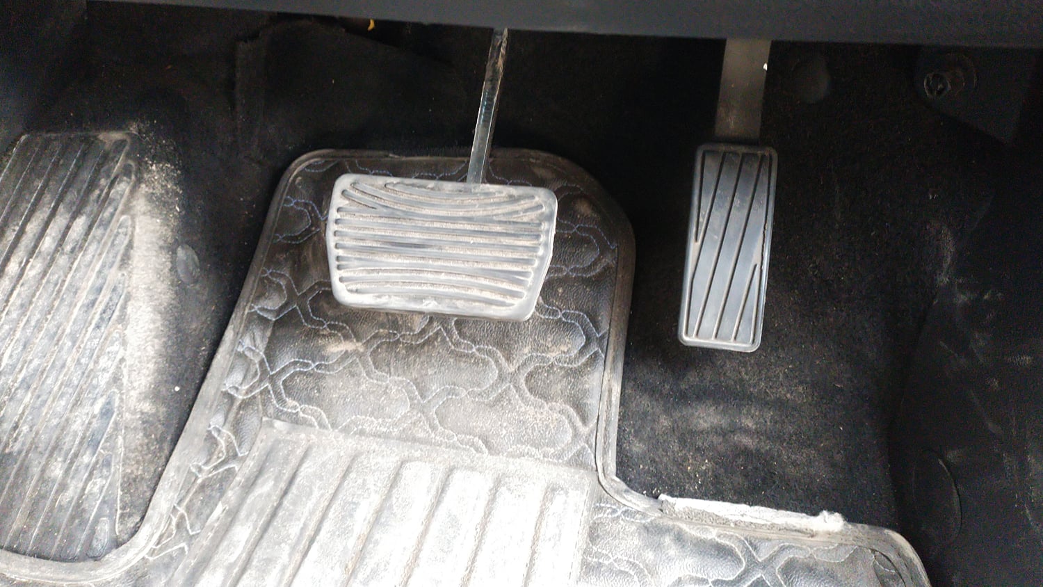 Used 2025 Mahindra XUV700 AX7 Luxury Pack Petrol AT 7 STR Petrol Automatic interior PEDALS VIEW