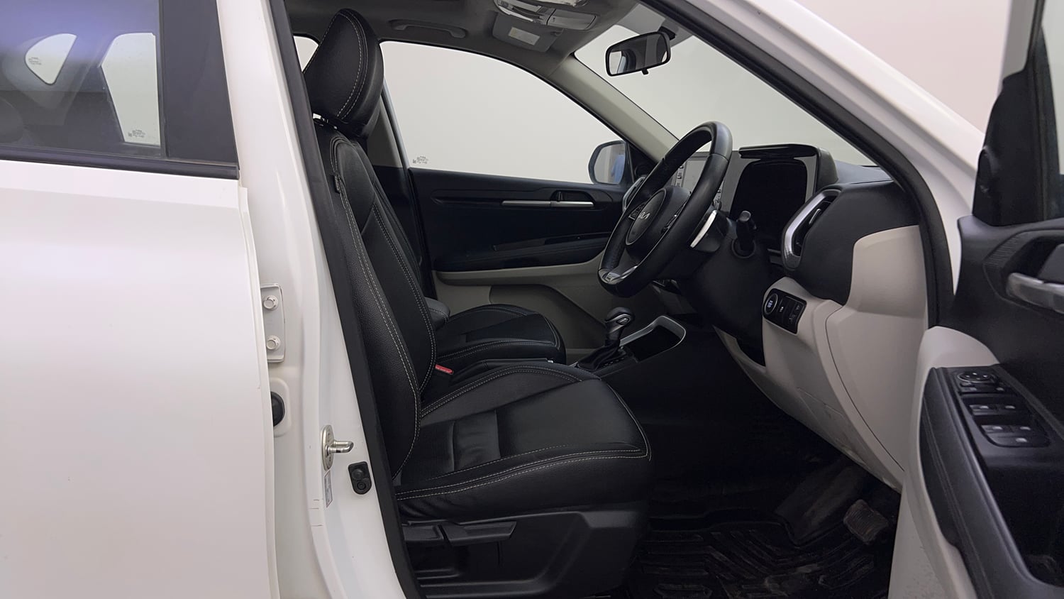 Used 2022 Kia Sonet HTX 1.5 AT Diesel Automatic interior RIGHT SIDE FRONT DOOR CABIN VIEW