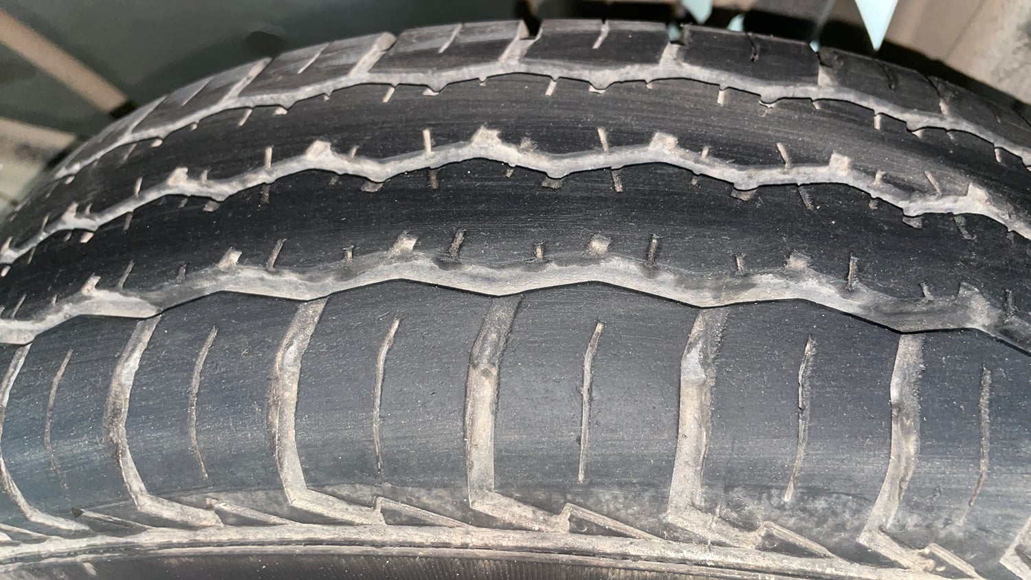 Used 2023 Maruti Suzuki Eeco 5 STR AC Petrol Manual tyres LEFT REAR TYRE TREAD VIEW