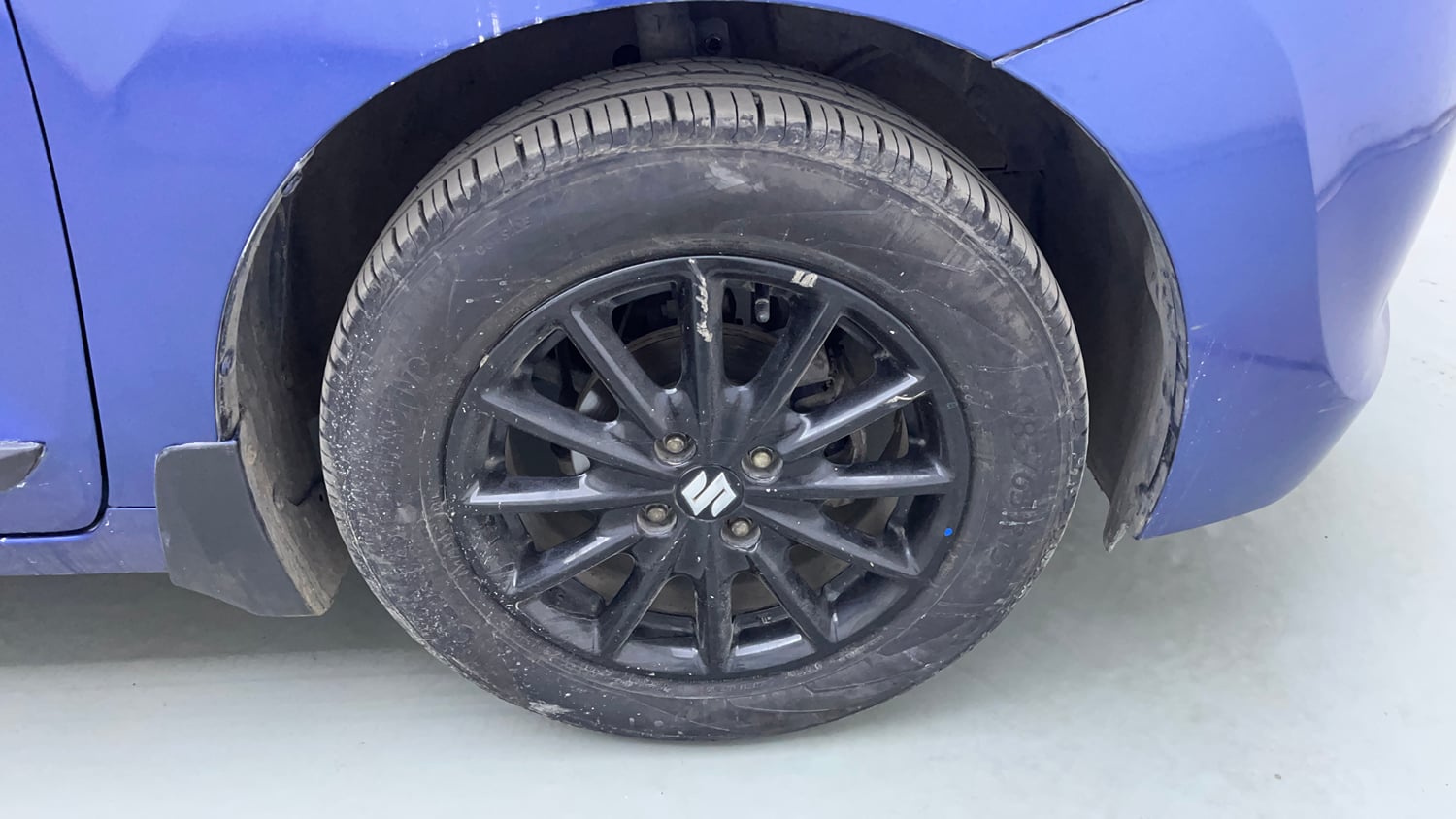 Used 2017 Maruti Suzuki Baleno Delta 1.2 Petrol Manual tyres RIGHT FRONT TYRE RIM VIEW
