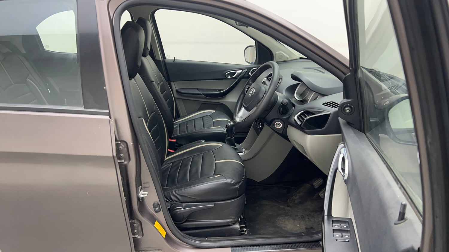 Used 2017 Tata Tiago Revotron XZ Petrol Manual interior RIGHT SIDE FRONT DOOR CABIN VIEW