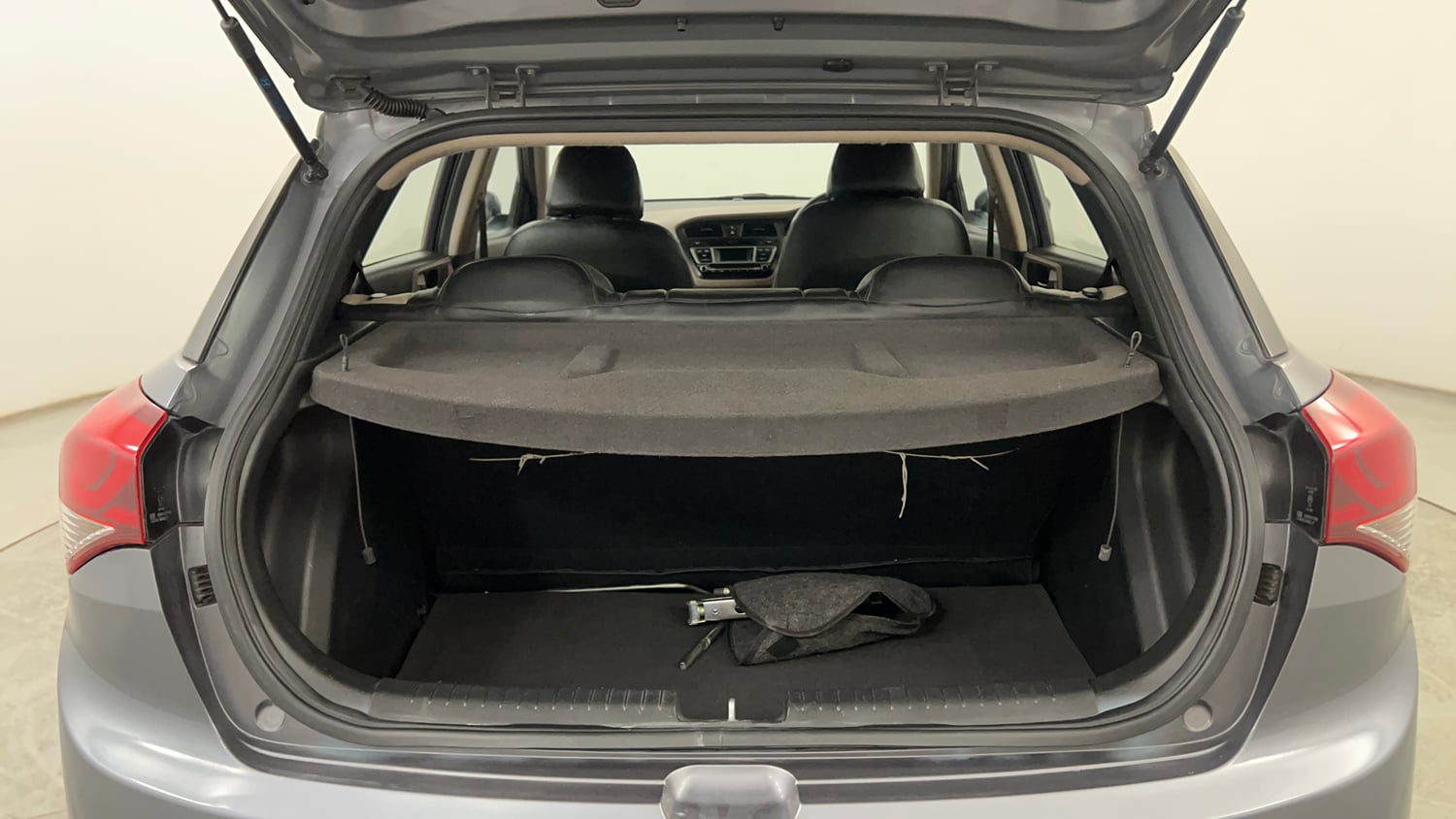 Used 2017 Hyundai Elite i20 Sportz 1.2 Petrol Manual interior DICKY INSIDE VIEW